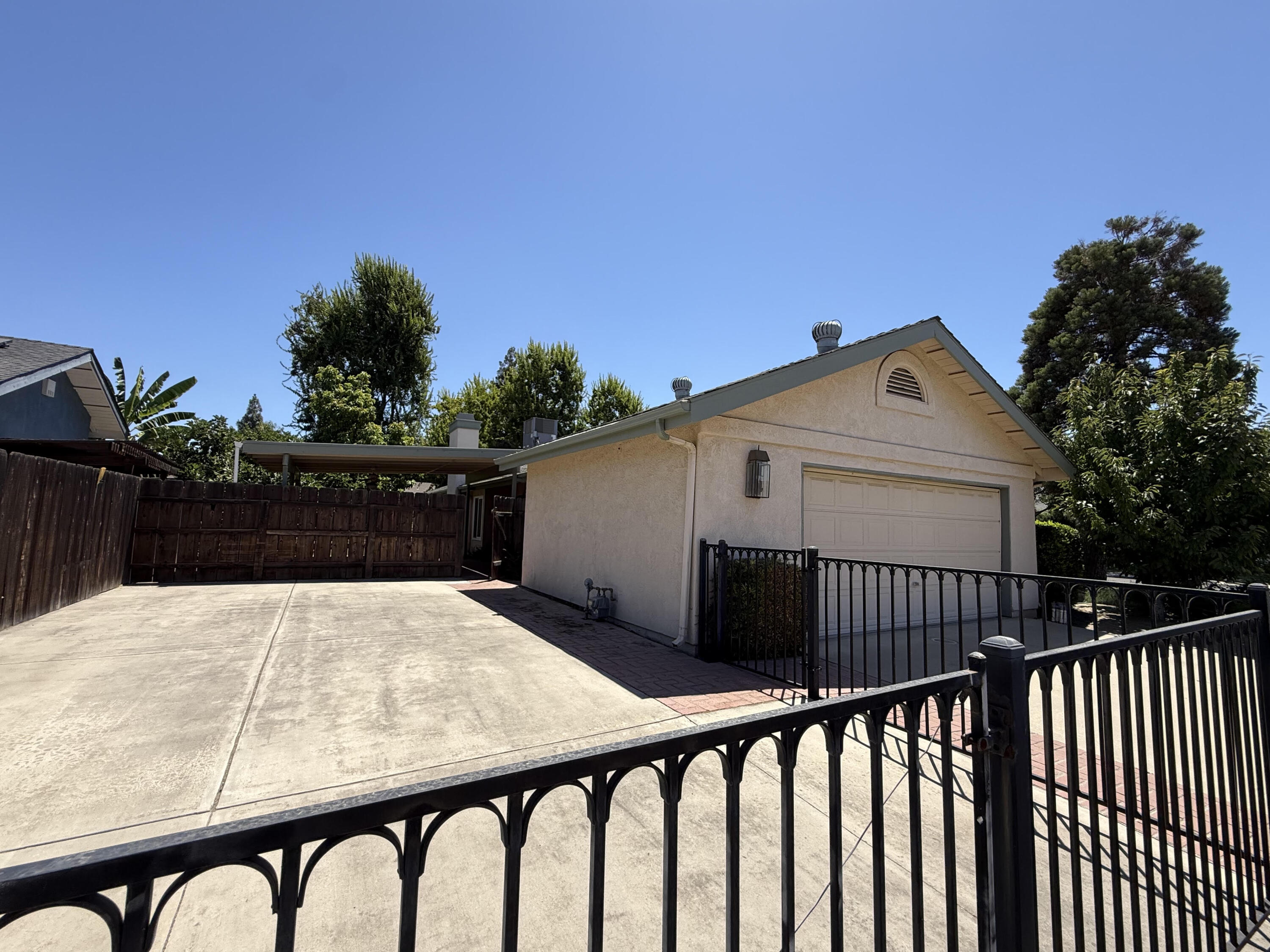 2300 E Iris Ave, Visalia, CA 93292