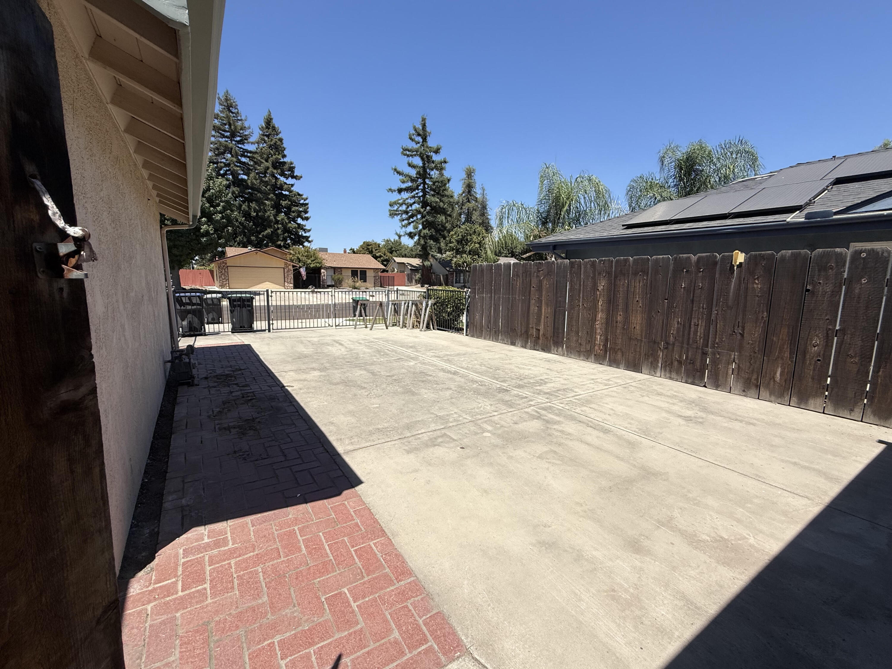 2300 E Iris Ave, Visalia, CA 93292