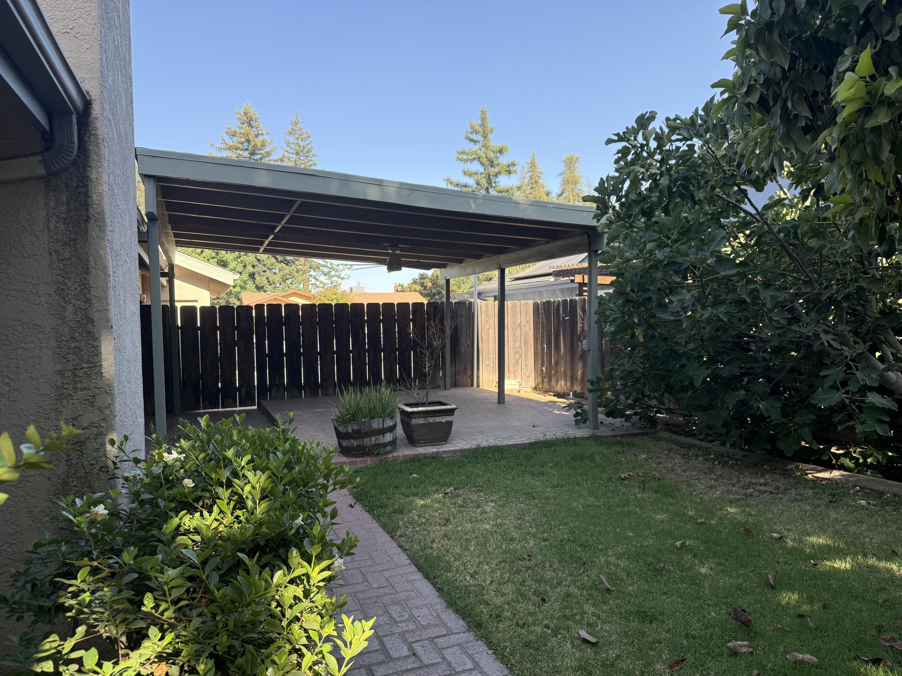 2300 E Iris Ave, Visalia, CA 93292