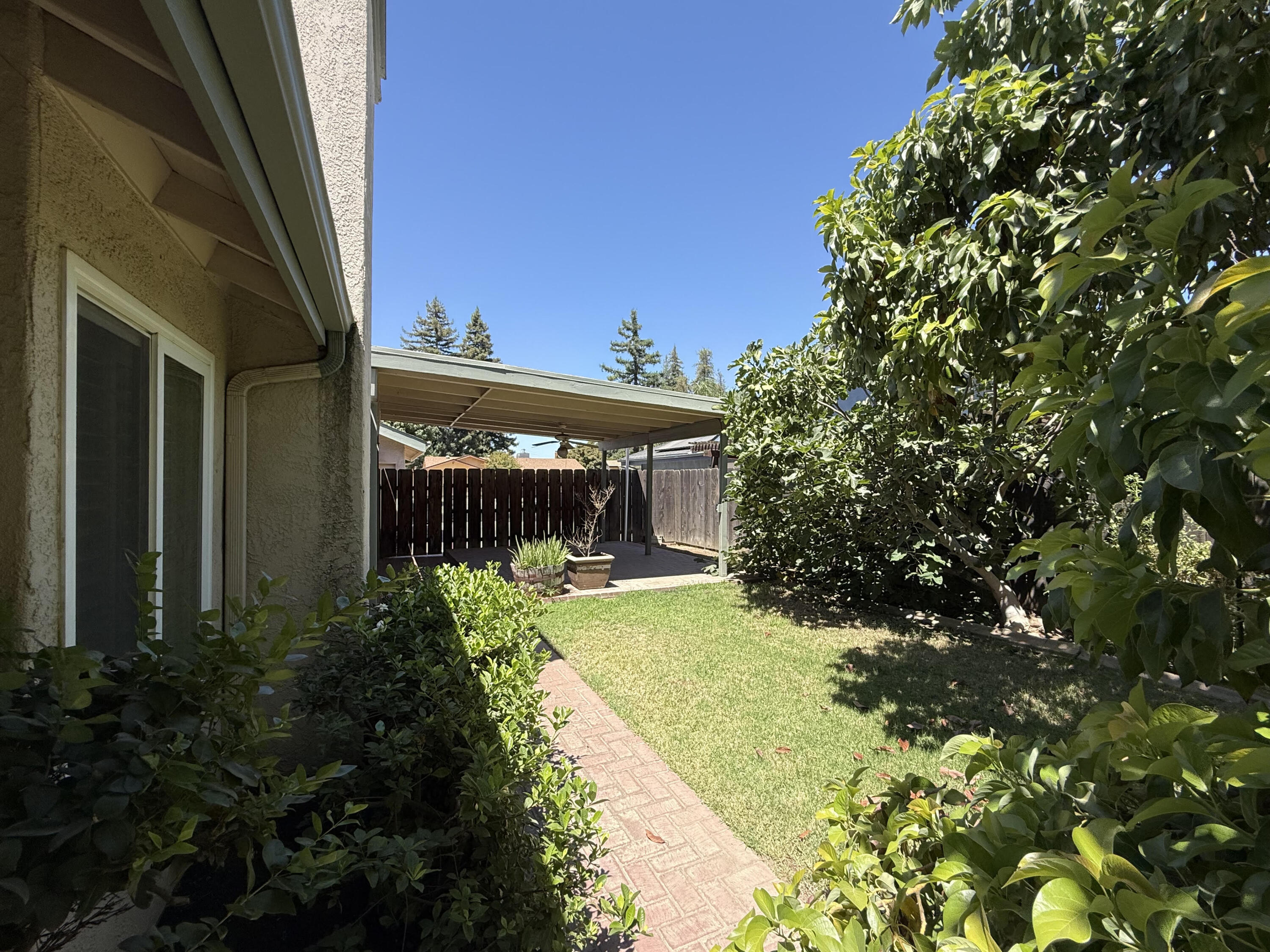 2300 E Iris Ave, Visalia, CA 93292