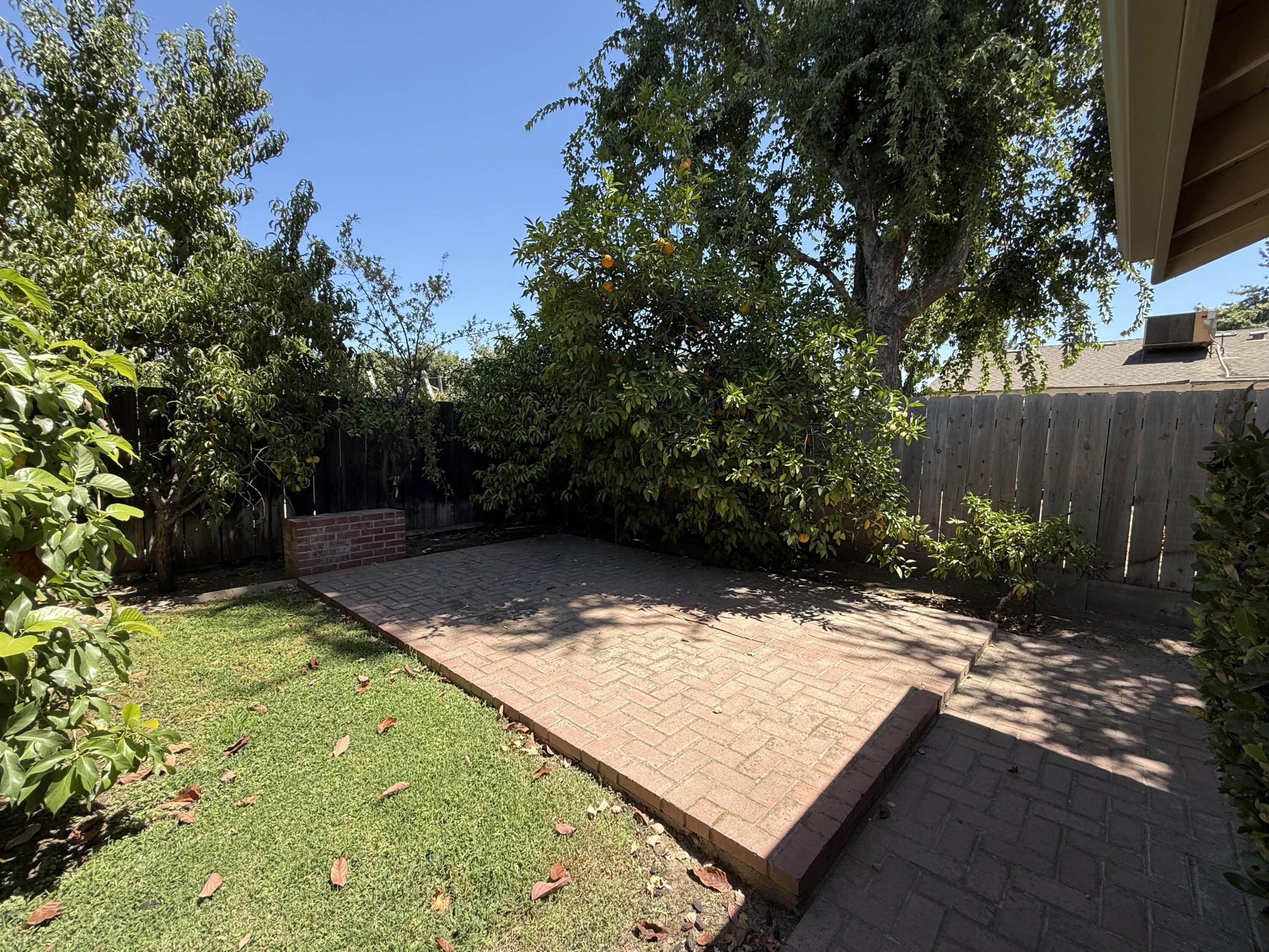 2300 E Iris Ave, Visalia, CA 93292