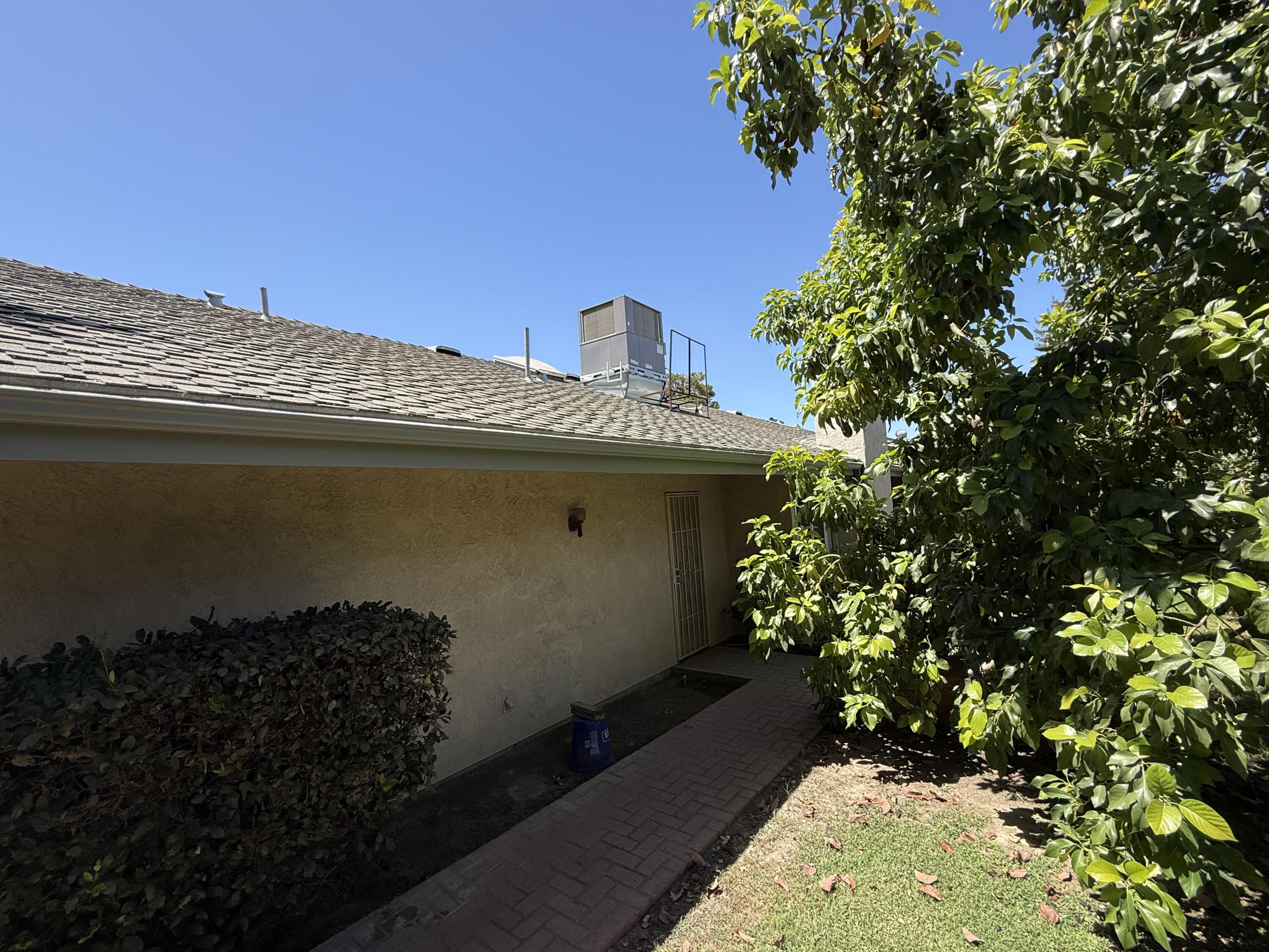 2300 E Iris Ave, Visalia, CA 93292