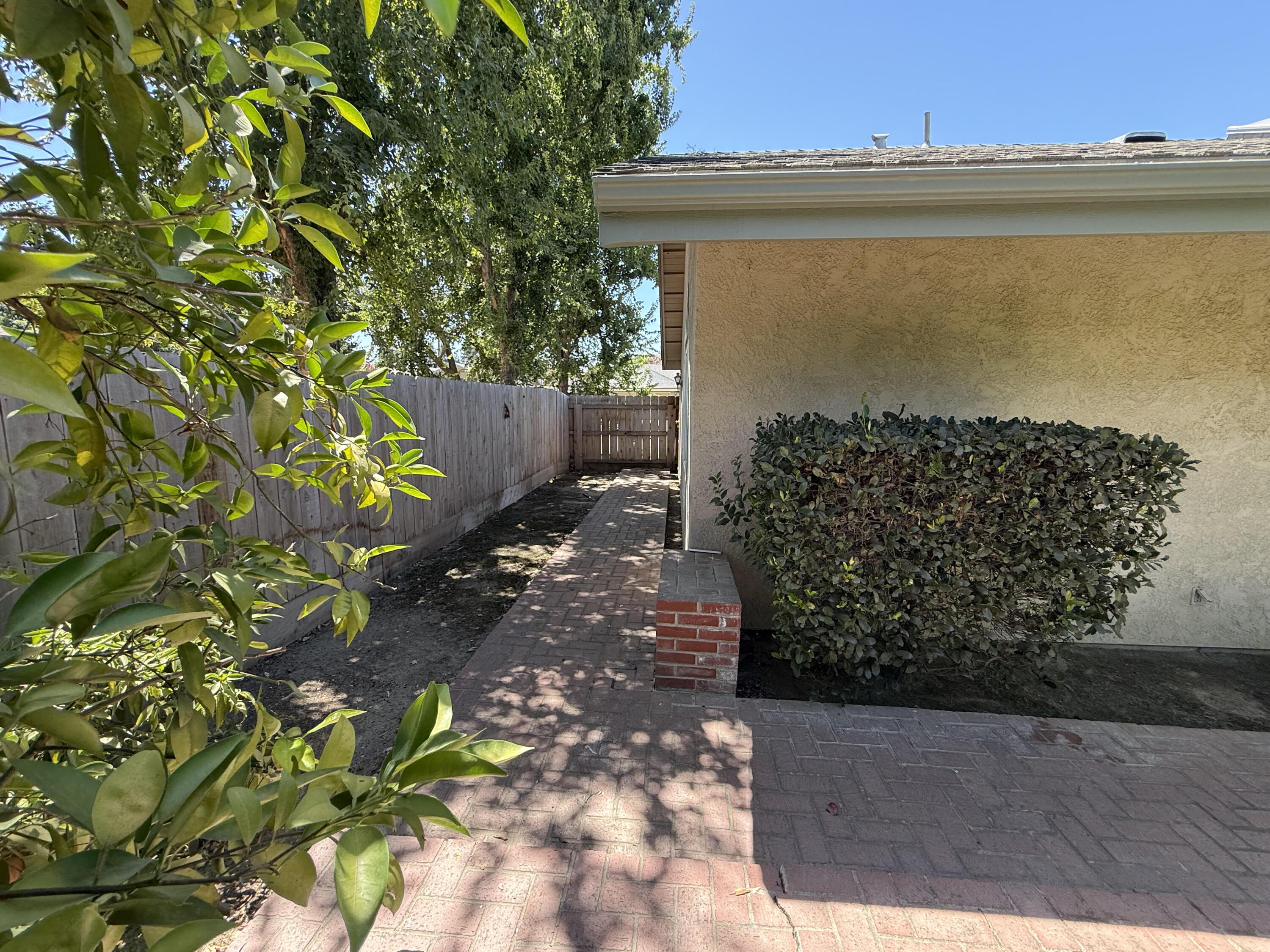 2300 E Iris Ave, Visalia, CA 93292