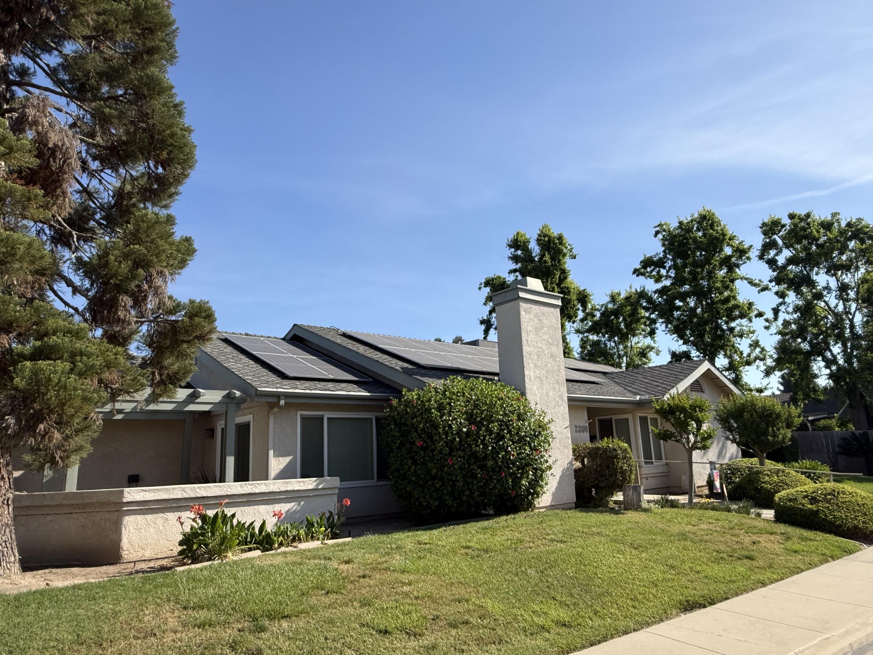 2300 E Iris Ave, Visalia, CA 93292