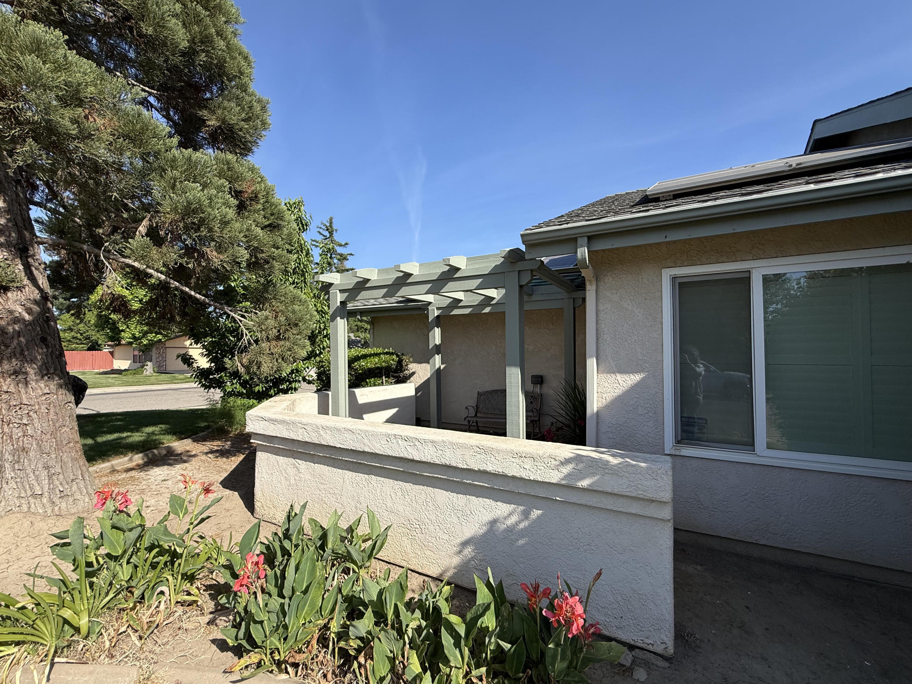 2300 E Iris Ave, Visalia, CA 93292