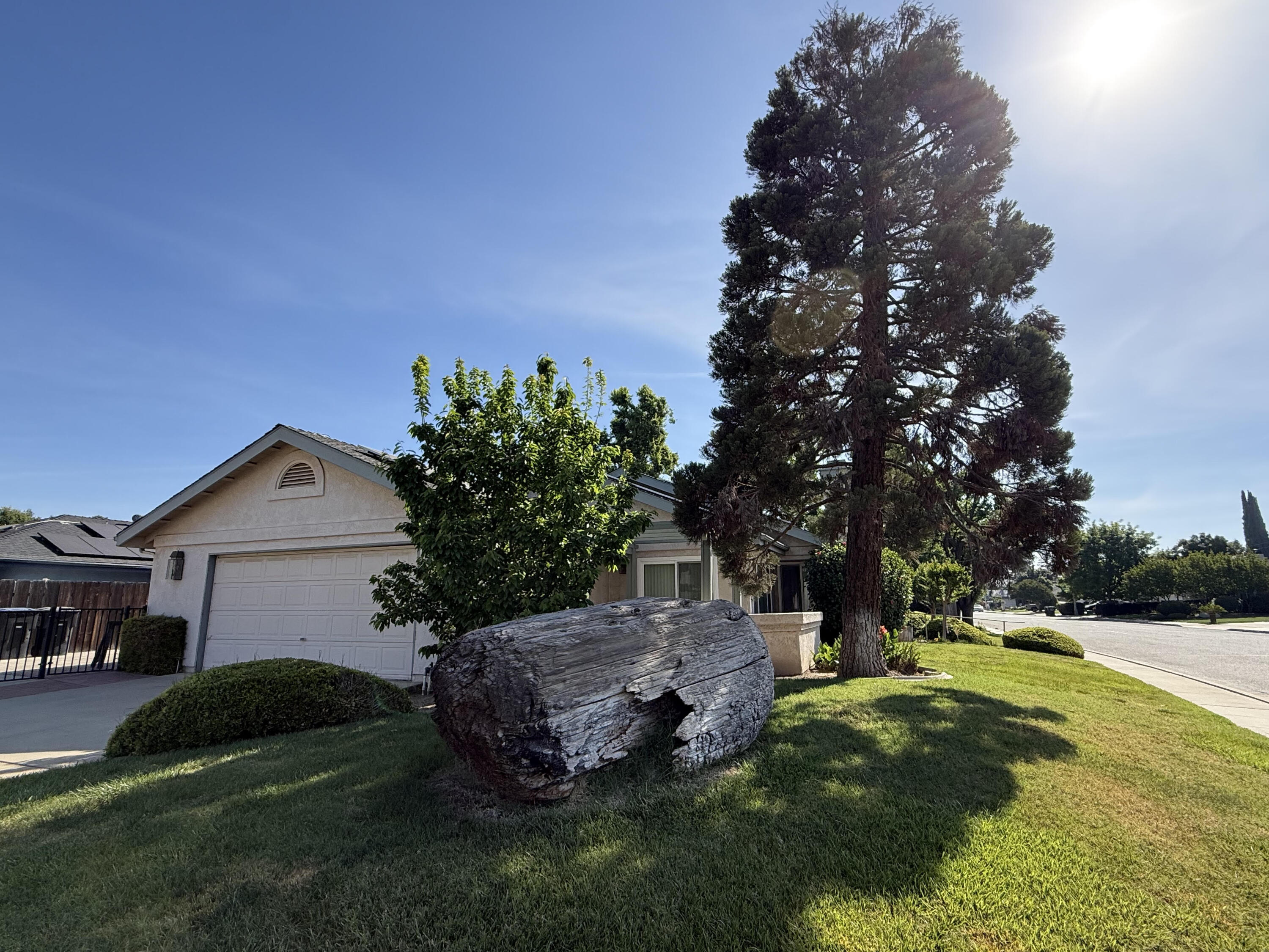 2300 E Iris Ave, Visalia, CA 93292