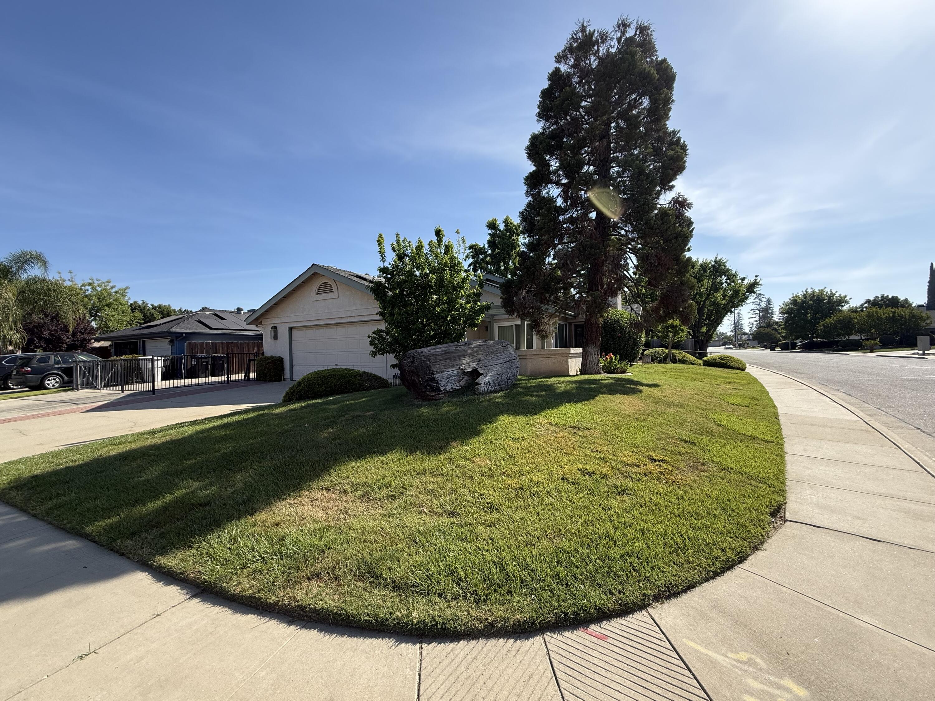 2300 E Iris Ave, Visalia, CA 93292