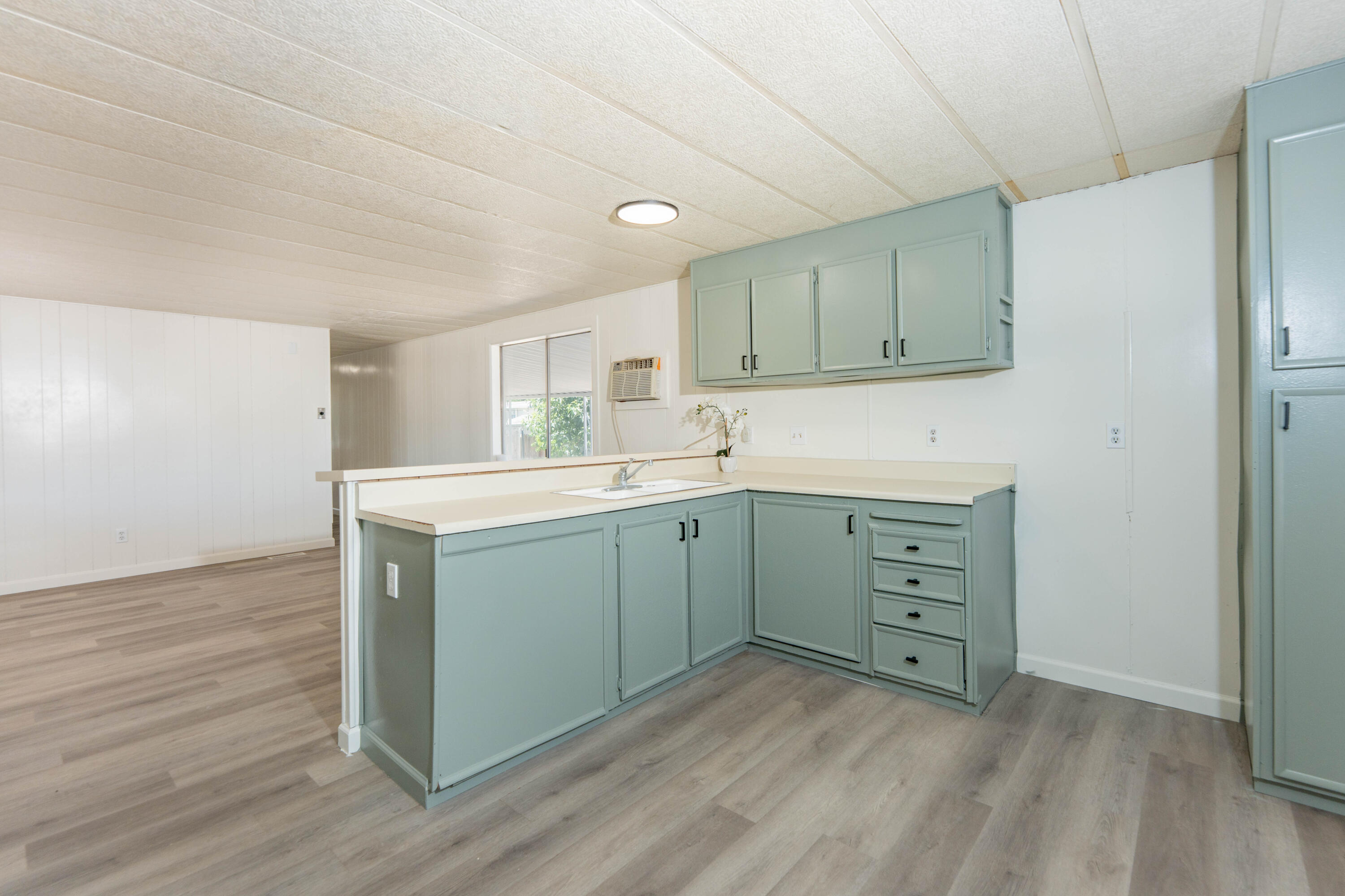 5505 W Tulare Ave #101, Visalia, CA 93277