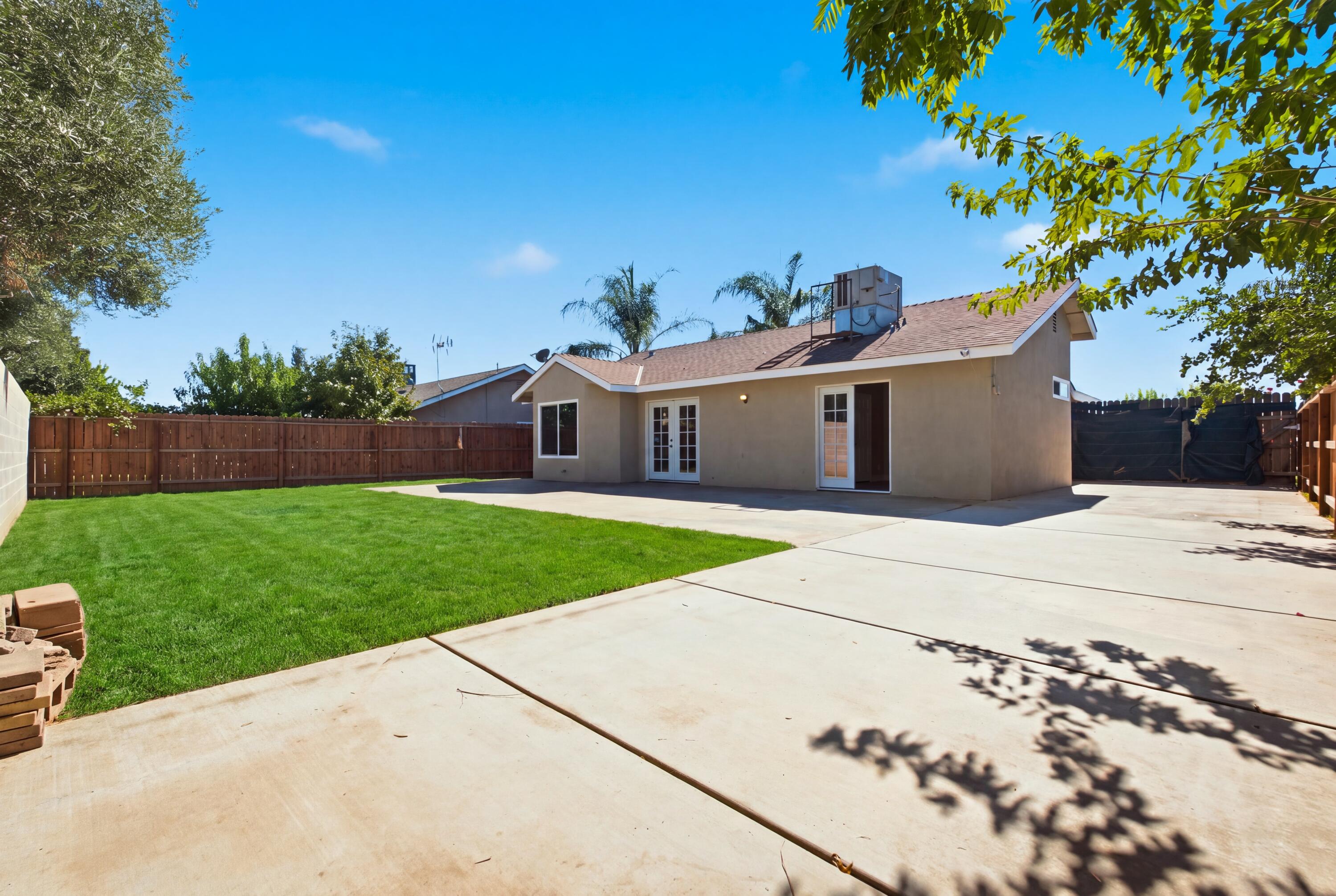 1646 Hartley Ave, Farmersville, CA 93223