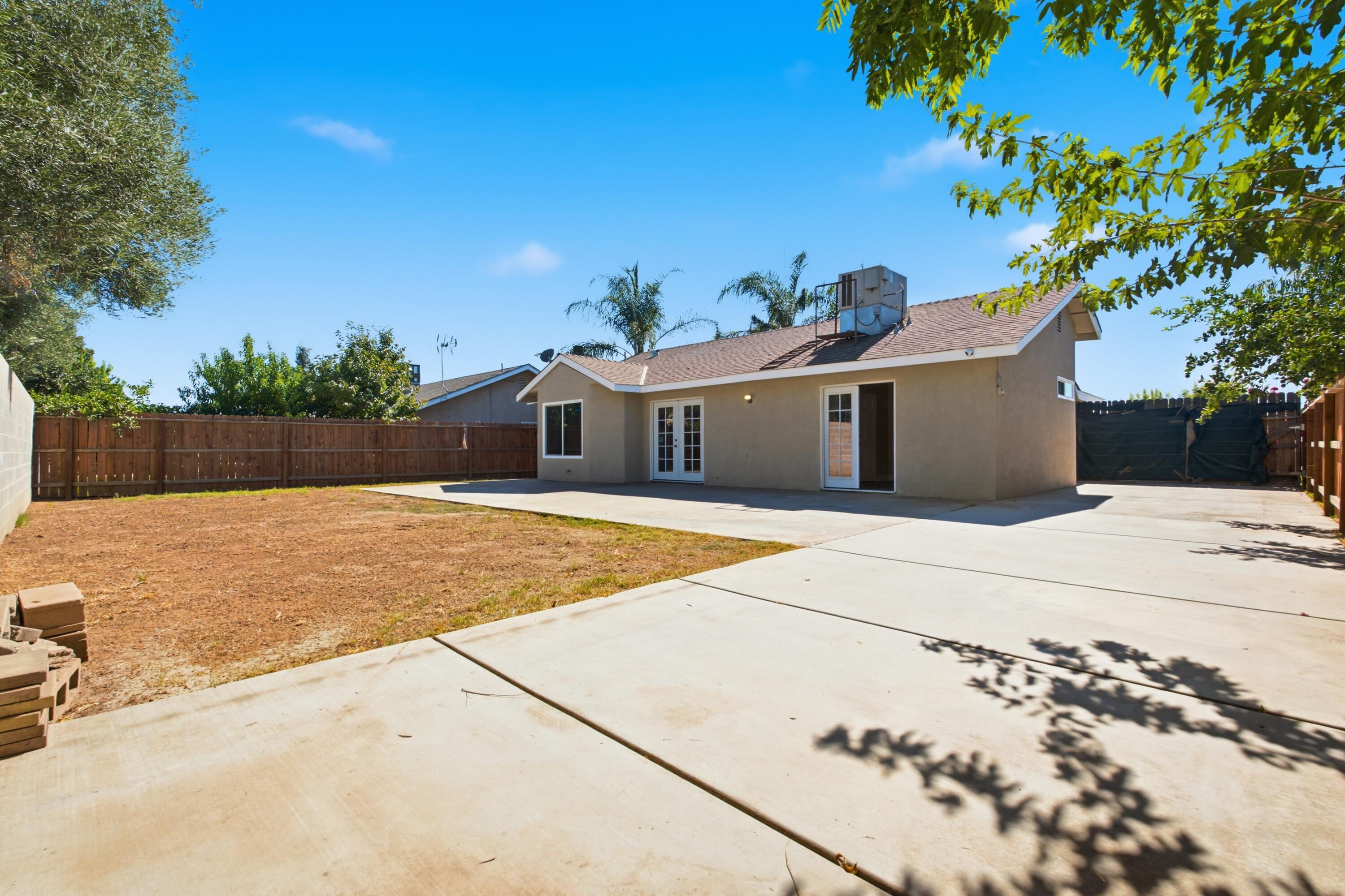 1646 Hartley Ave, Farmersville, CA 93223