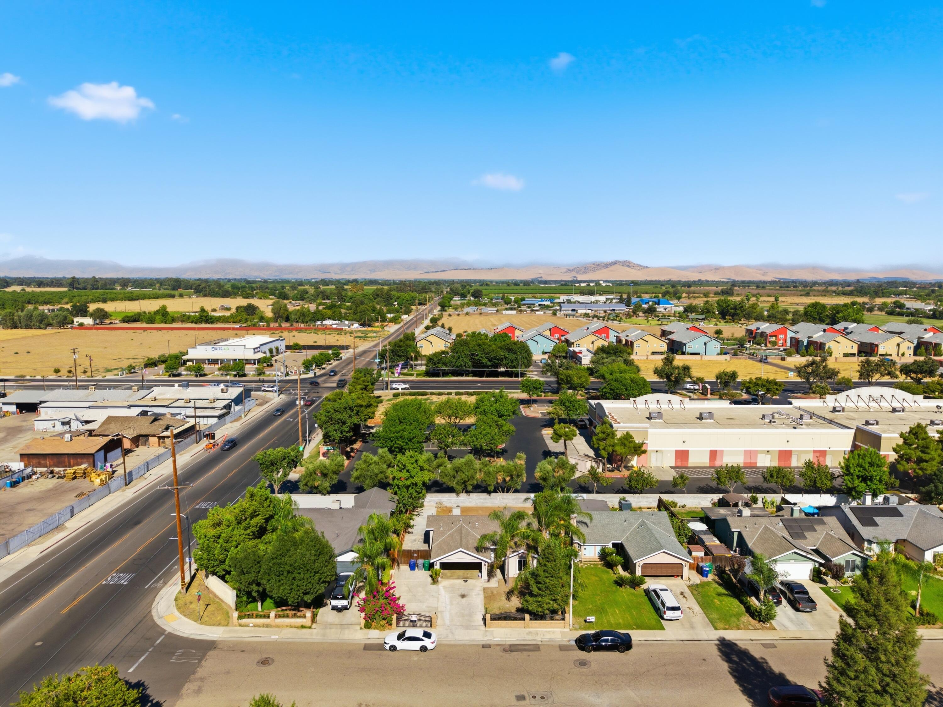 1646 Hartley Ave, Farmersville, CA 93223