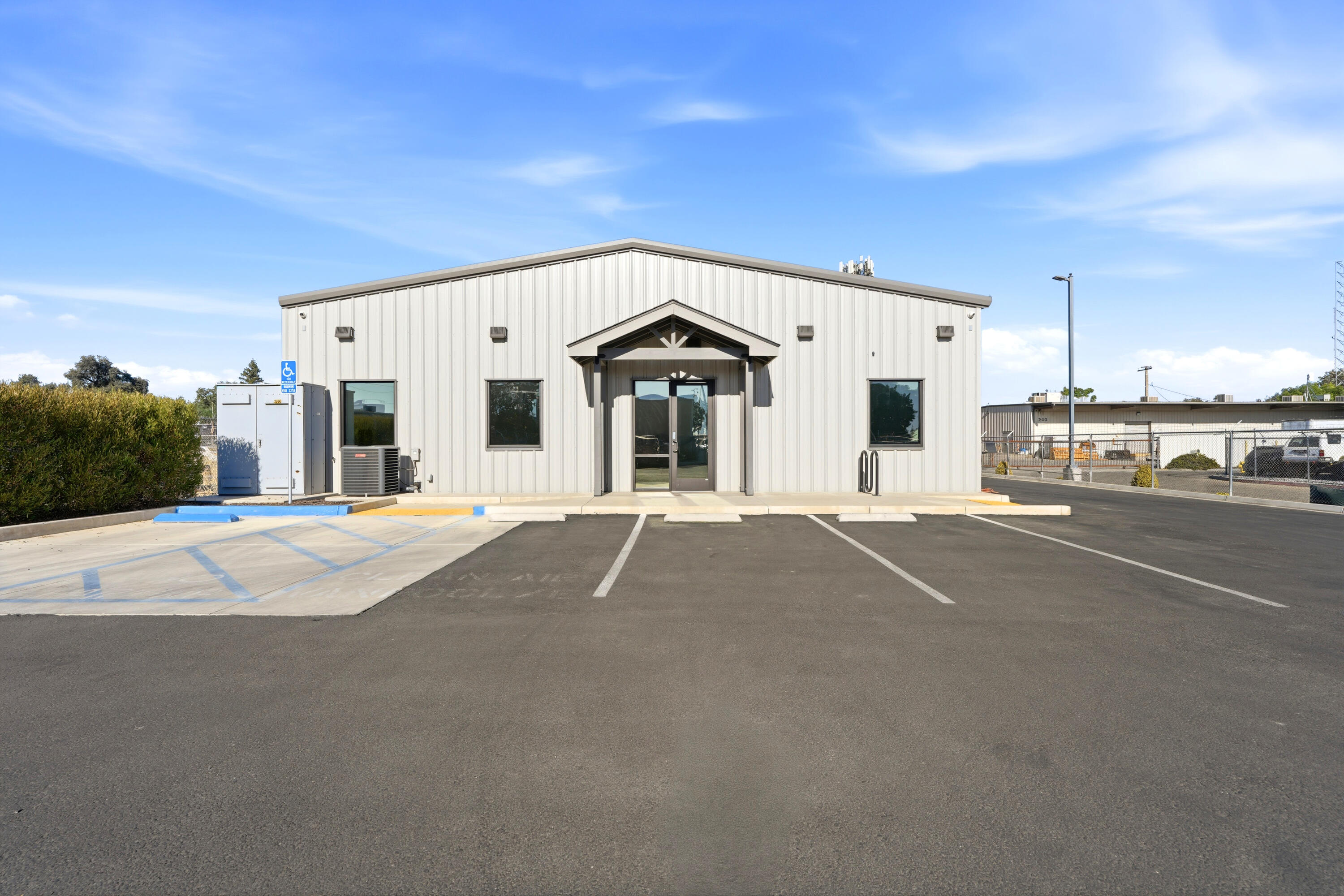 222 S Dunworth St, Visalia, CA 93292