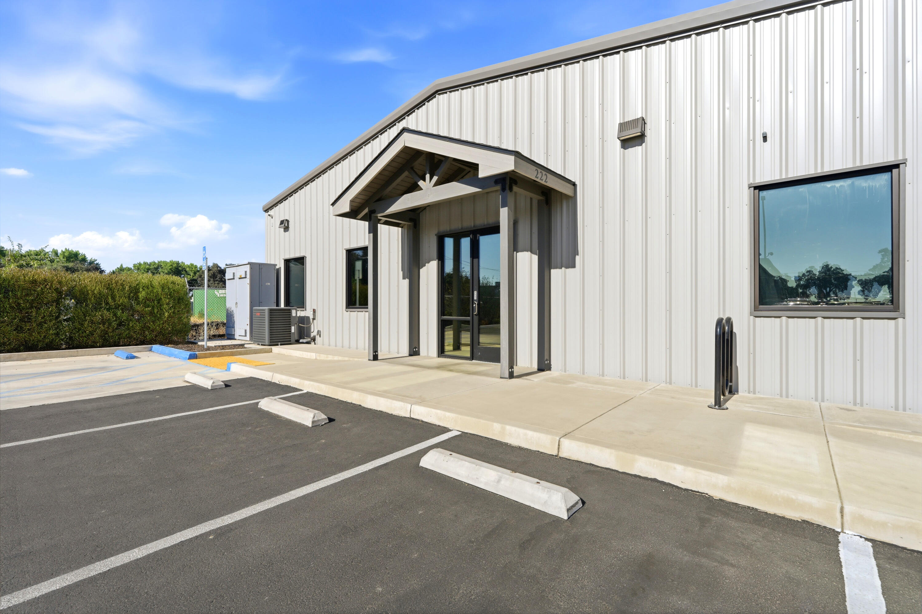 222 S Dunworth St, Visalia, CA 93292