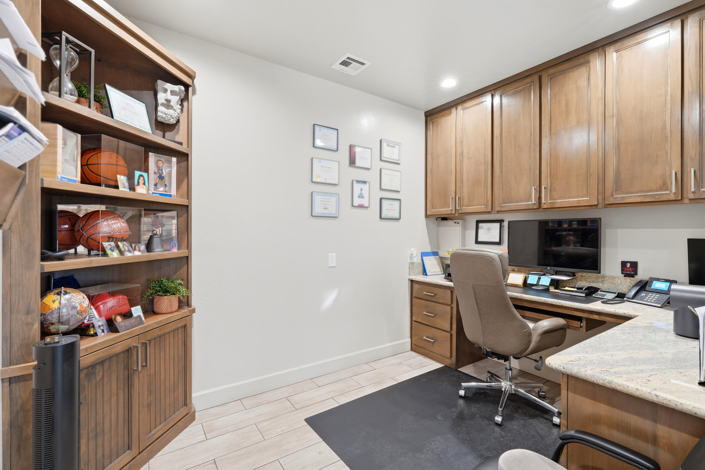 222 S Dunworth St, Visalia, CA 93292