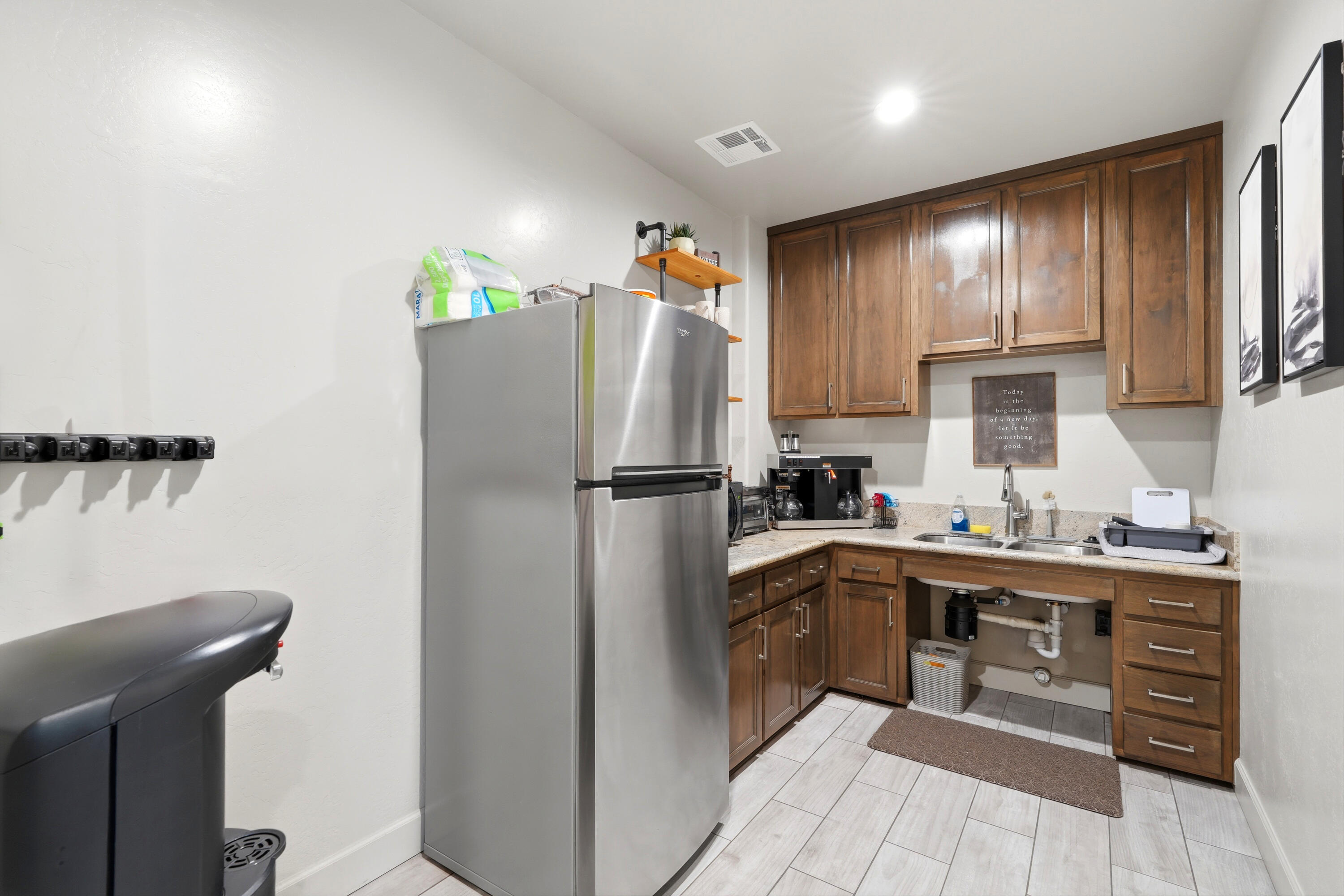 222 S Dunworth St, Visalia, CA 93292