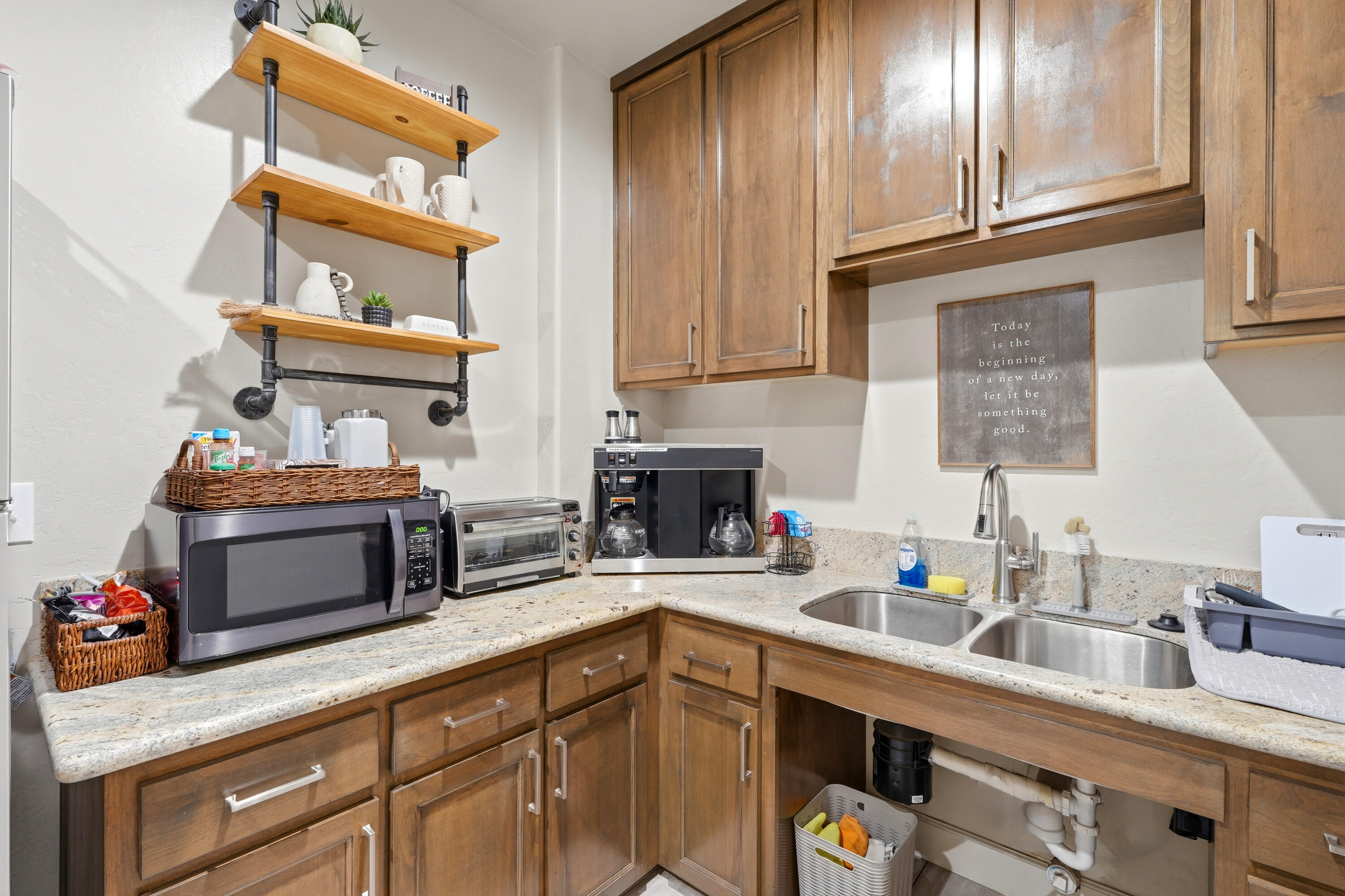 222 S Dunworth St, Visalia, CA 93292