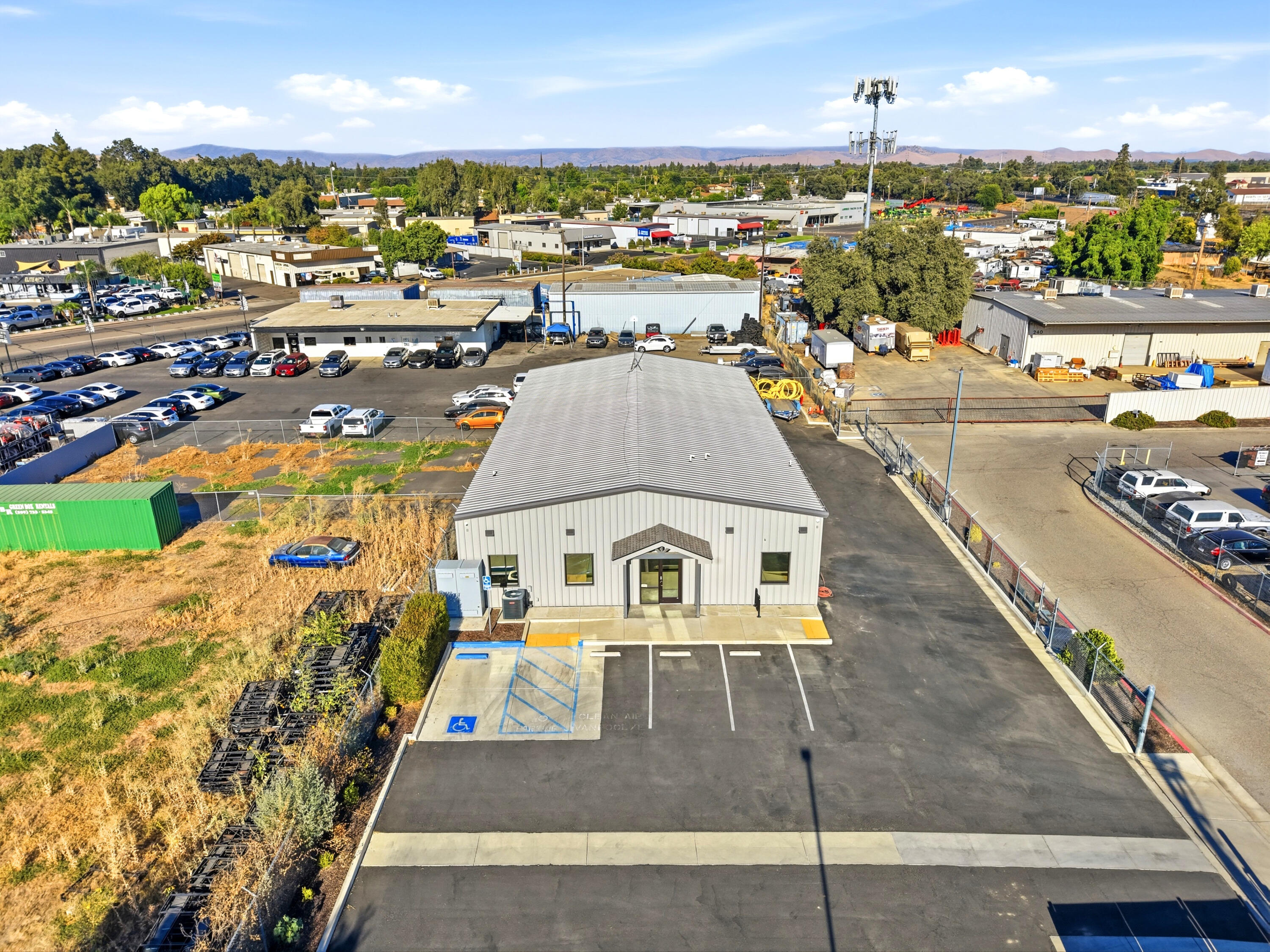 222 S Dunworth St, Visalia, CA 93292