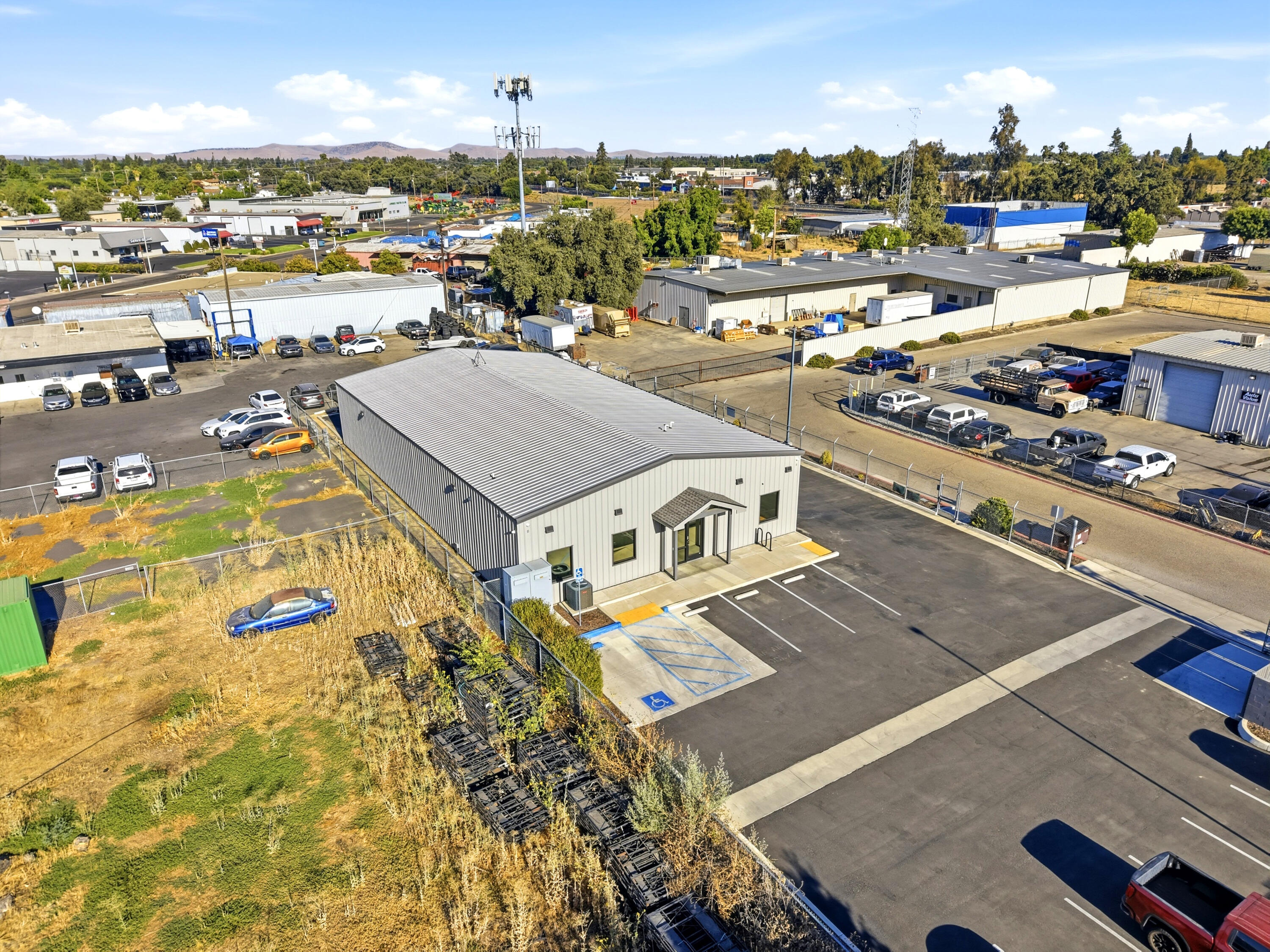 222 S Dunworth St, Visalia, CA 93292