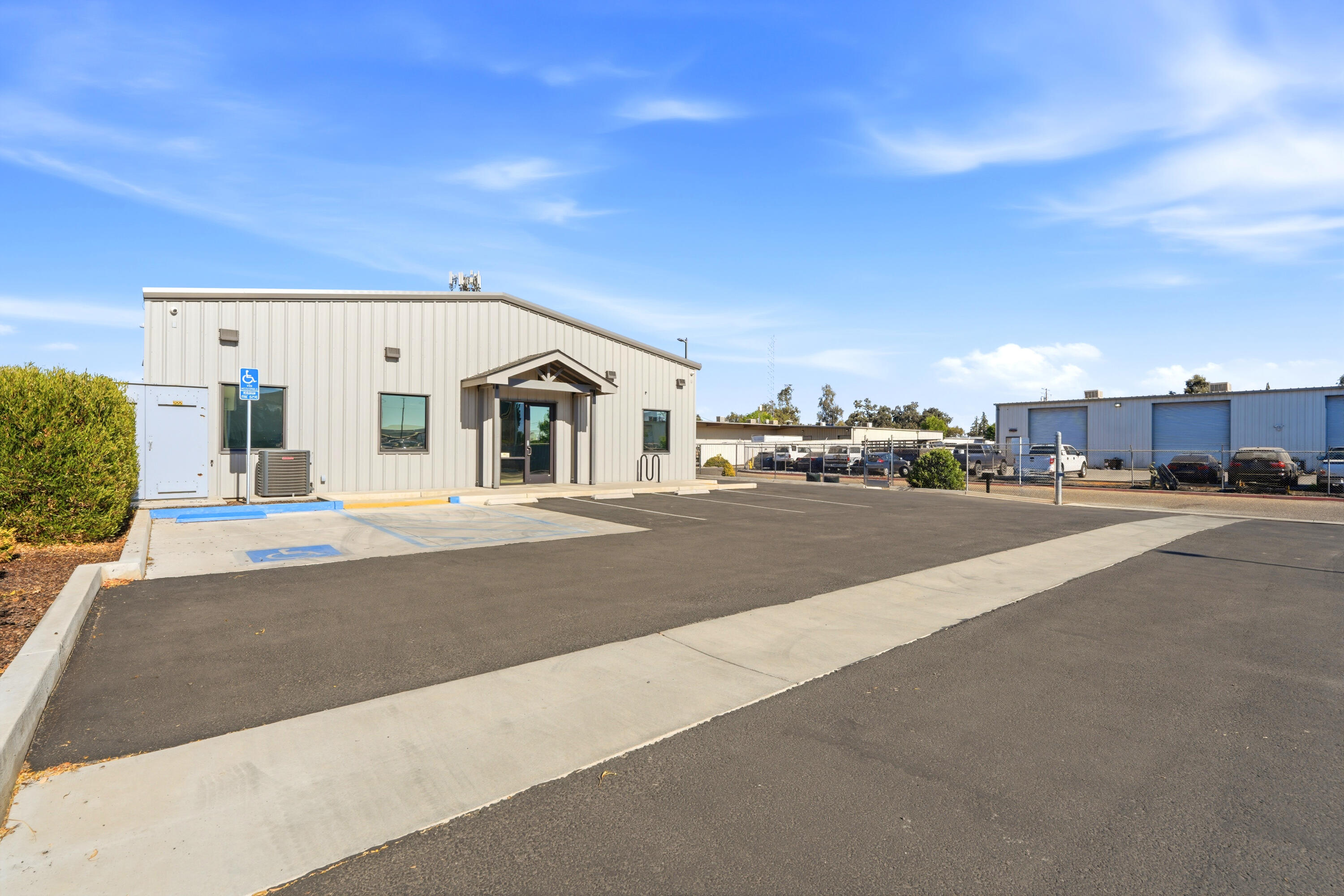 222 S Dunworth St, Visalia, CA 93292