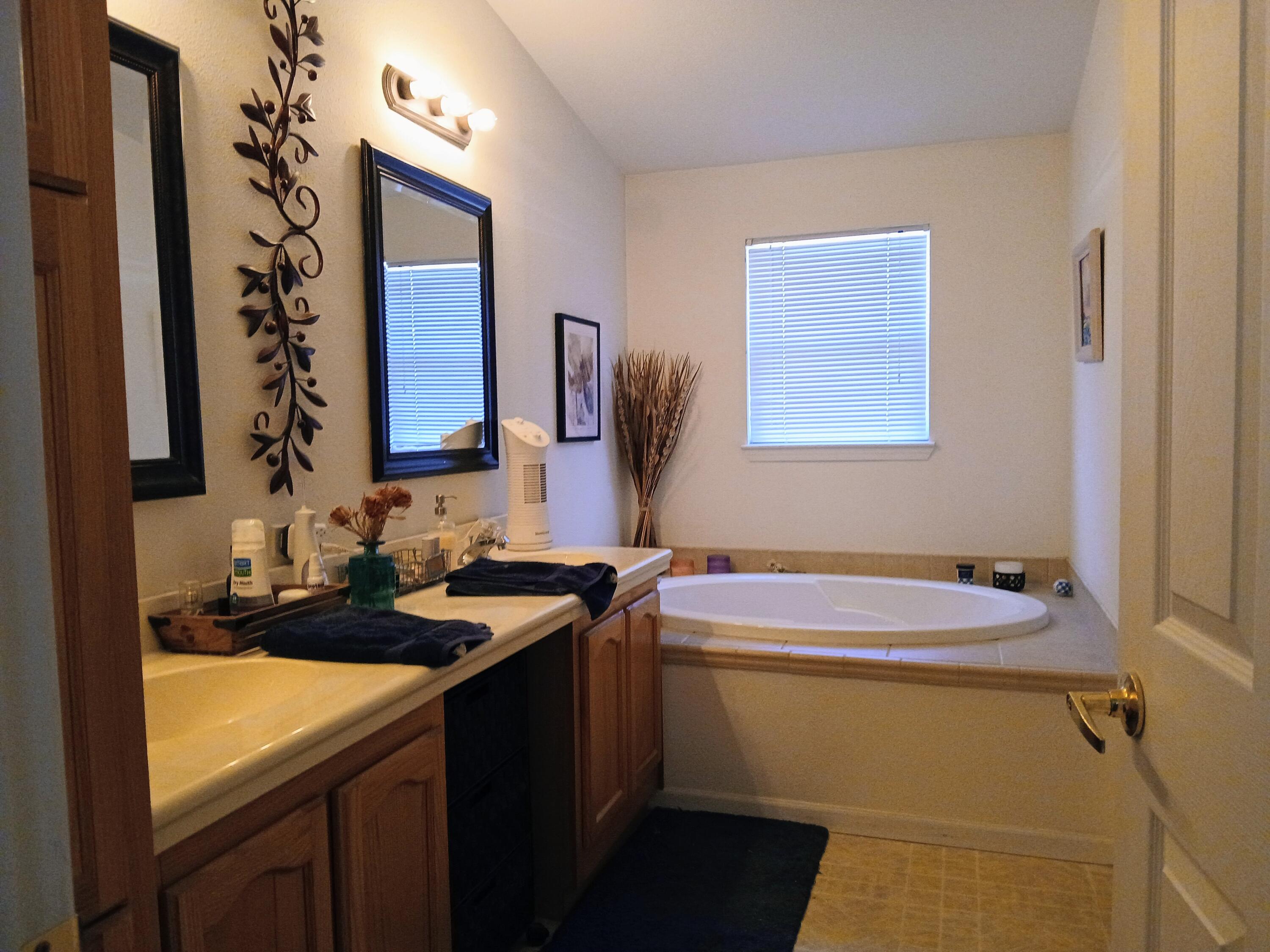 2400 W Midvalley Ave #Q7, Visalia, CA 93277