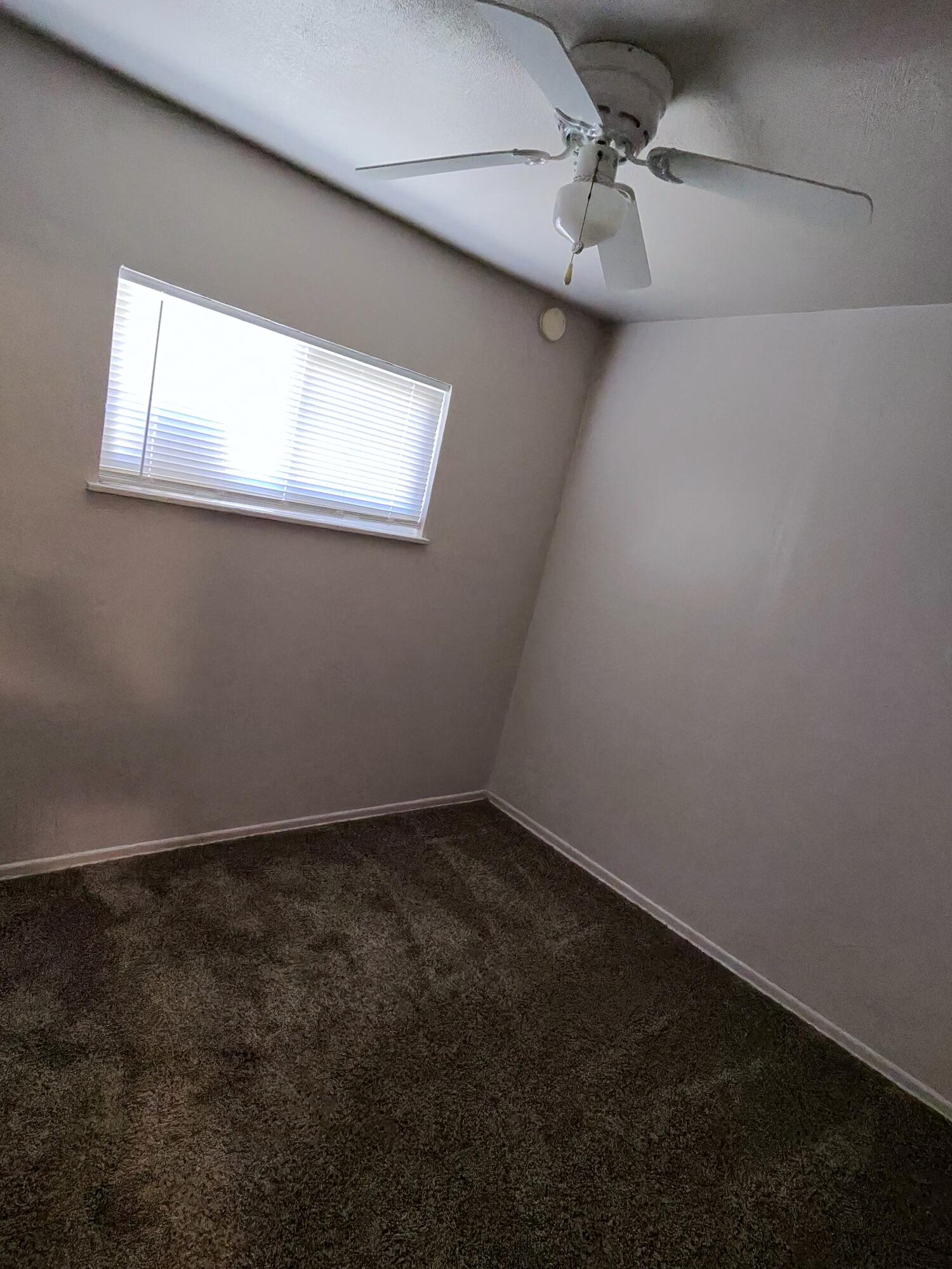 304 W Compton Ave, Pixley, CA 93256