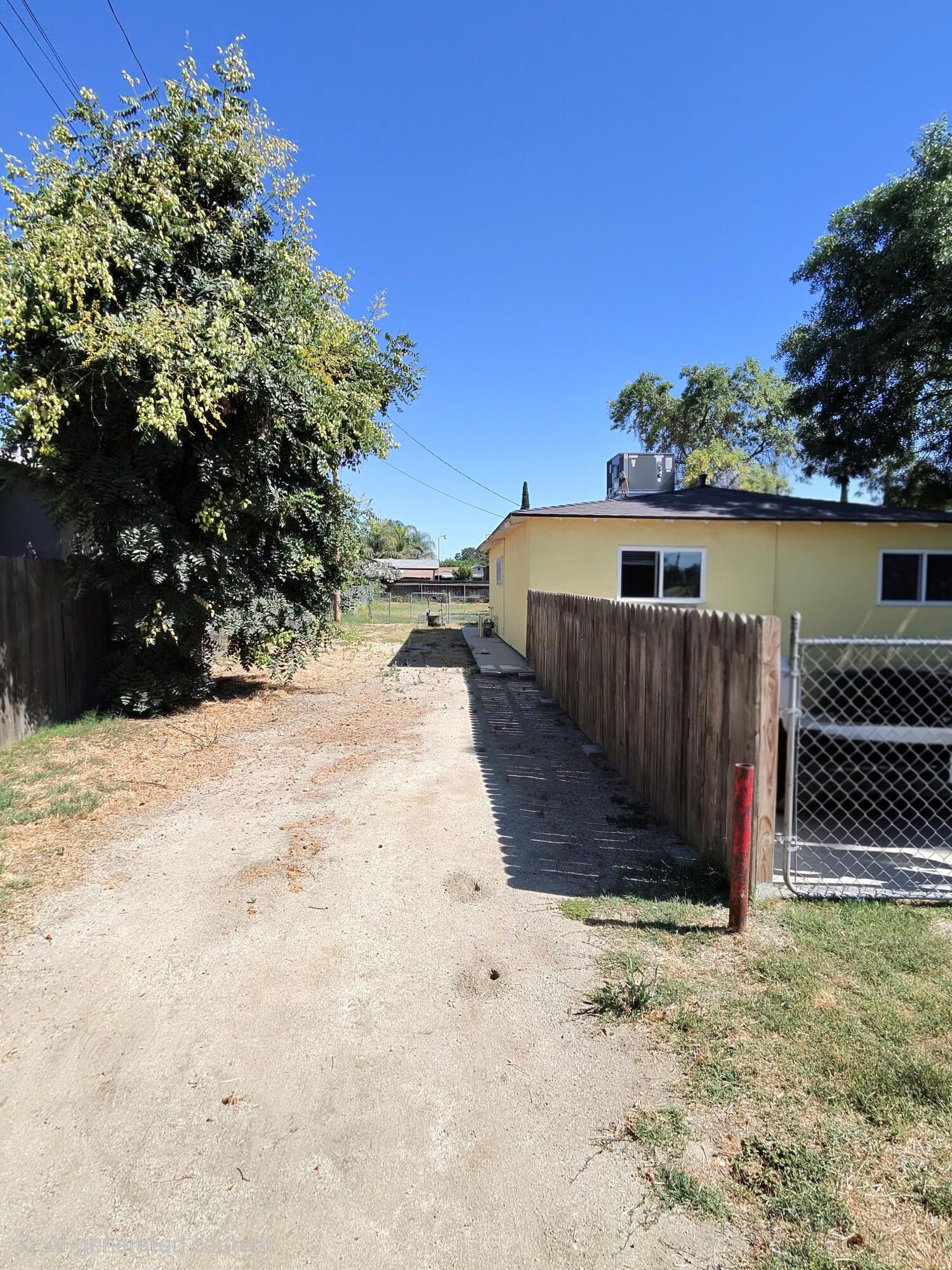 304 W Compton Ave, Pixley, CA 93256
