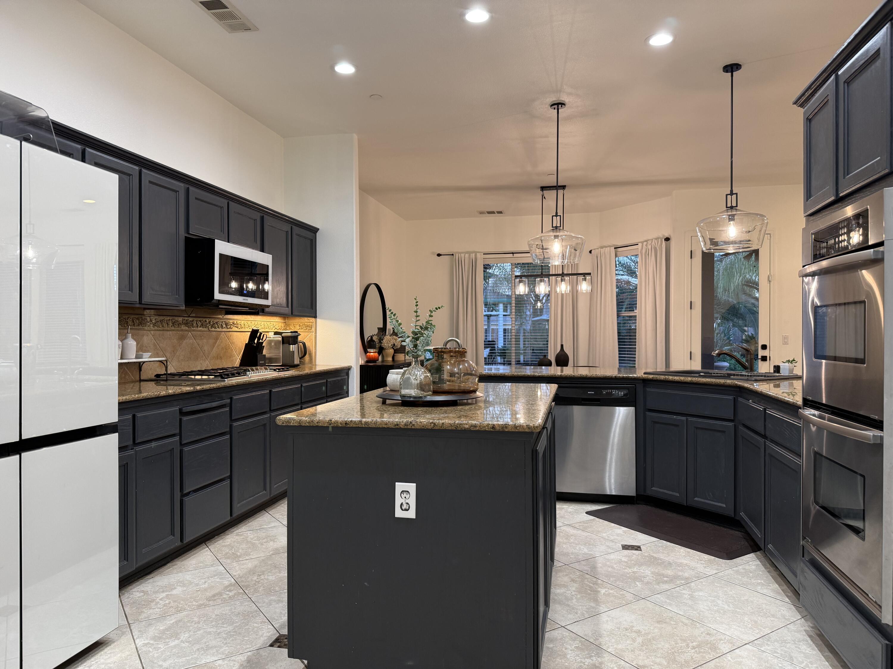 12165 Avenue 322 St, Visalia, CA 93291