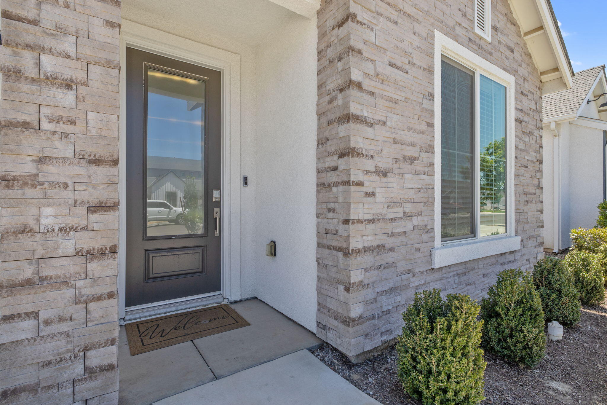 1322 S Palm St, Visalia, CA 93292