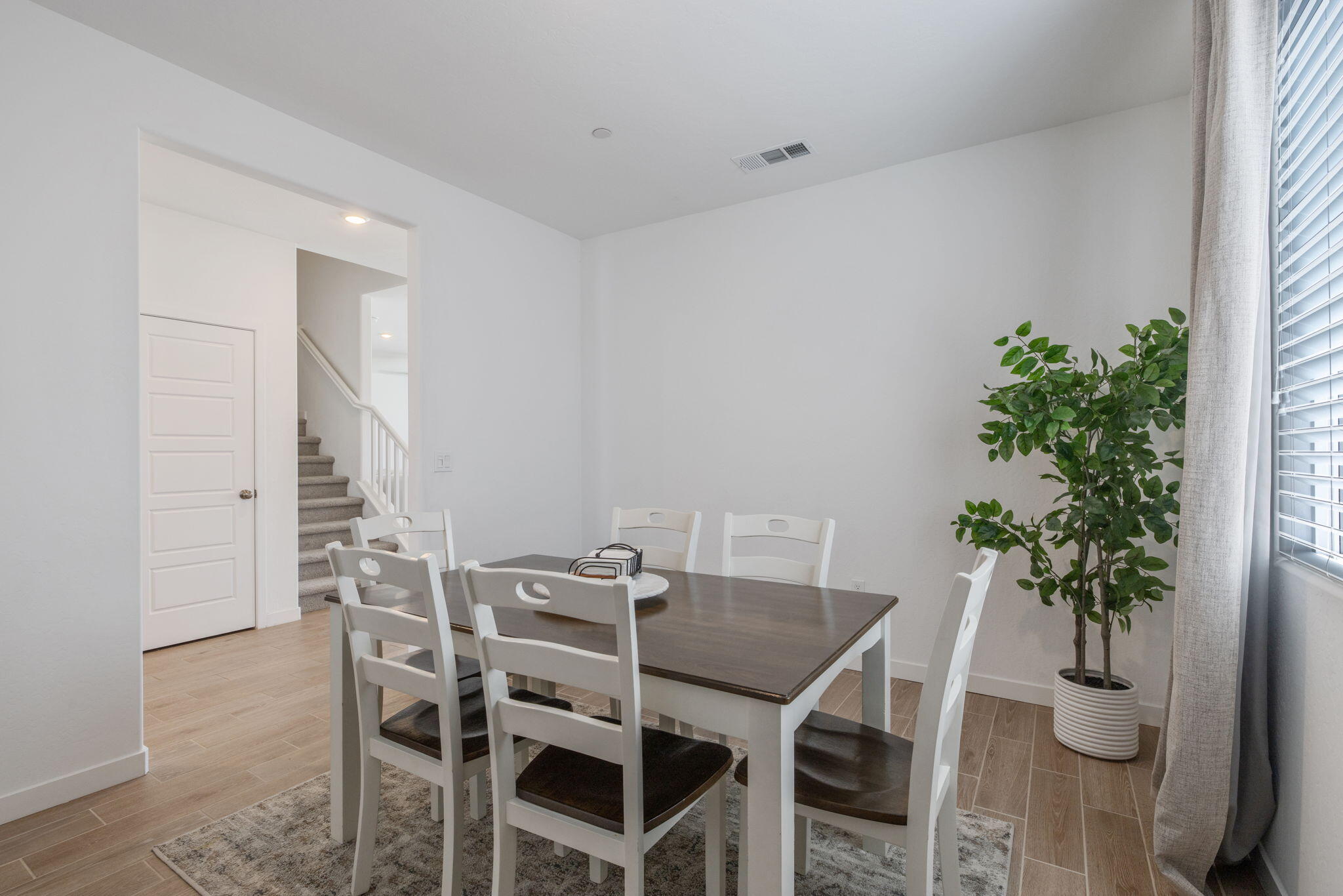 1322 S Palm St, Visalia, CA 93292