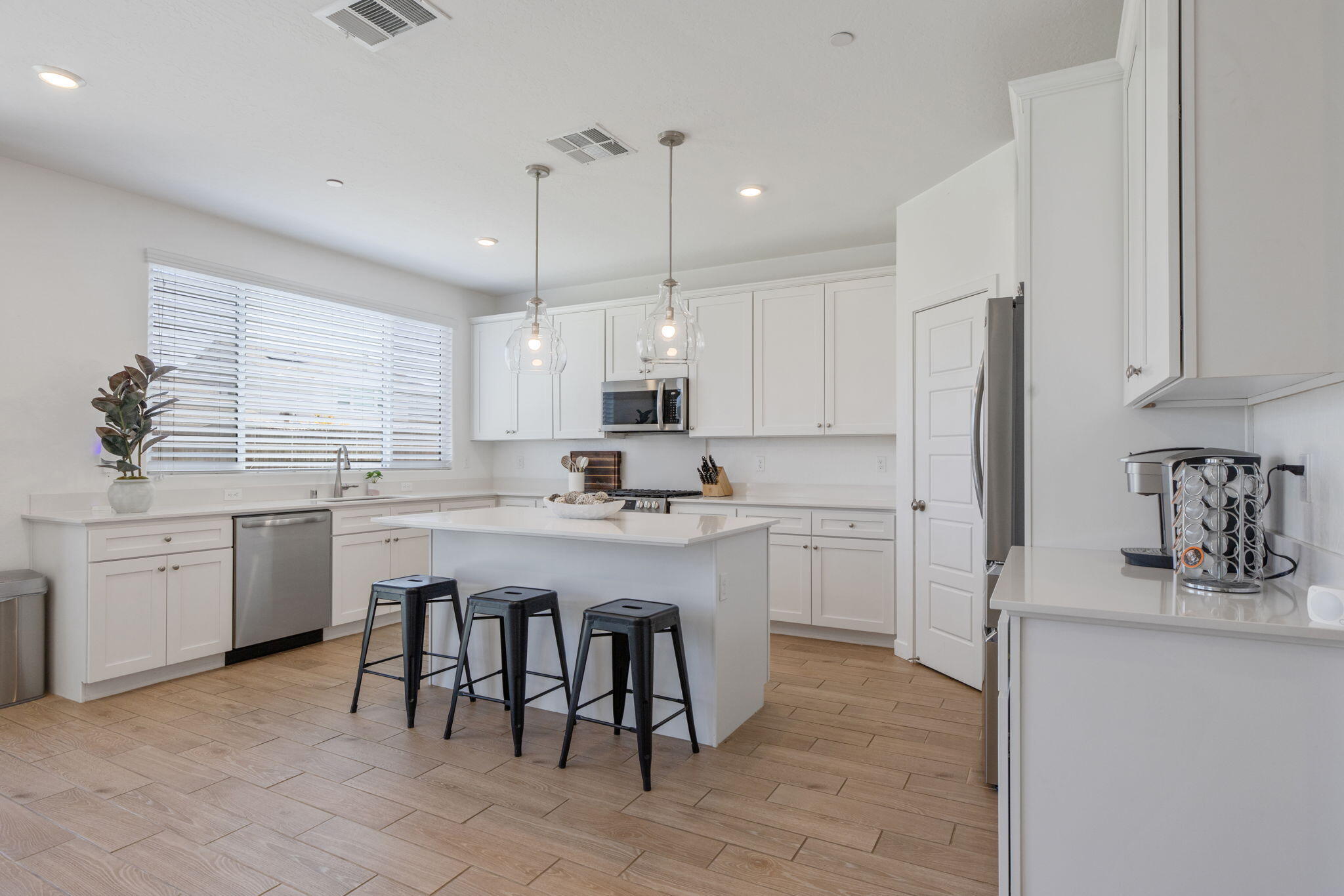 1322 S Palm St, Visalia, CA 93292