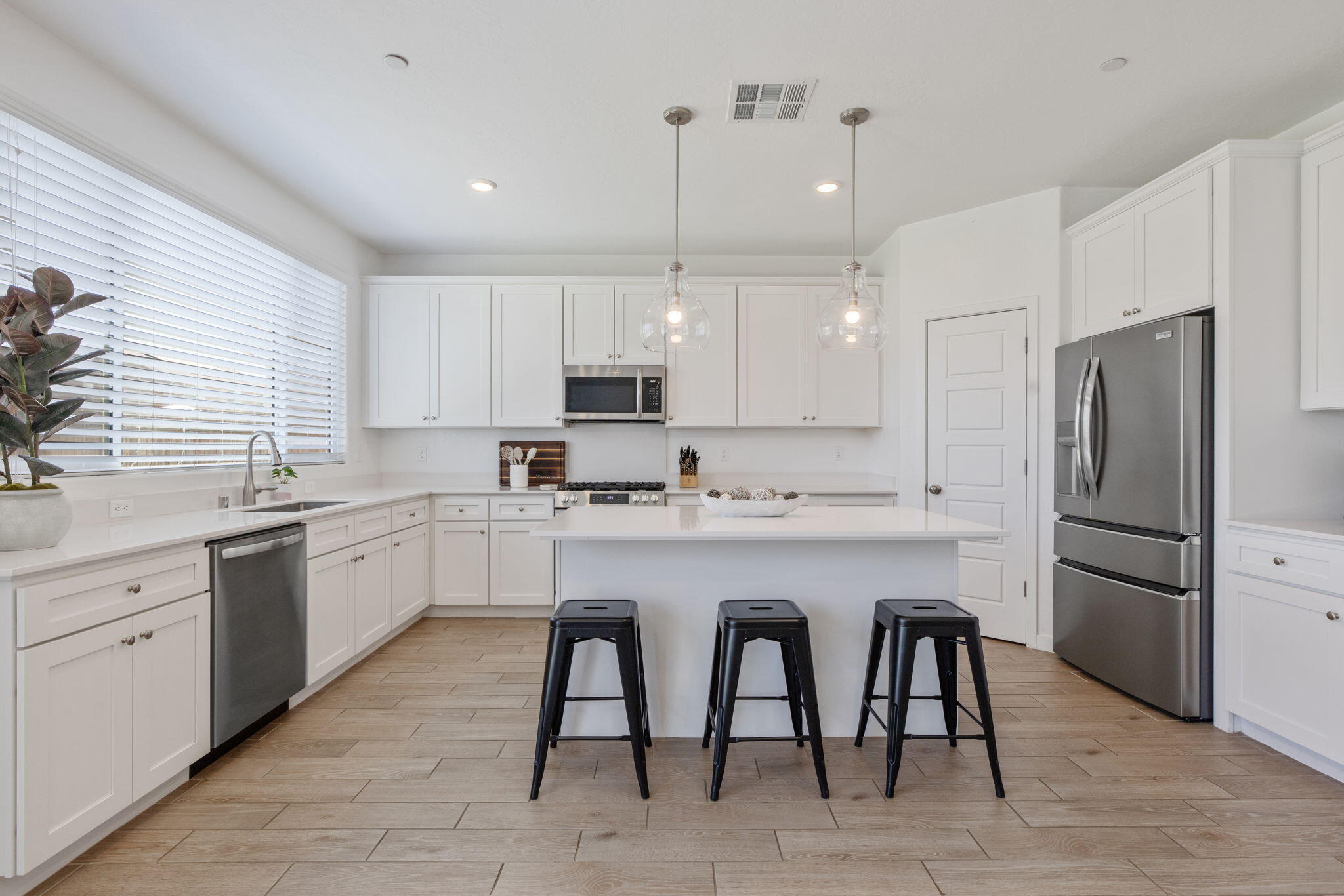 1322 S Palm St, Visalia, CA 93292