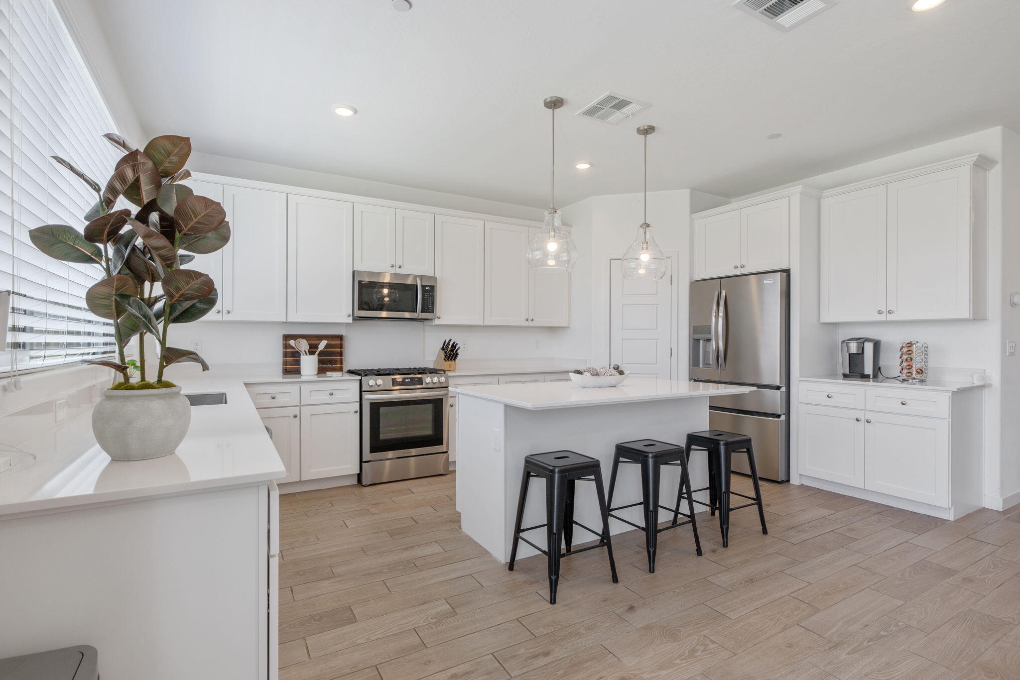 1322 S Palm St, Visalia, CA 93292