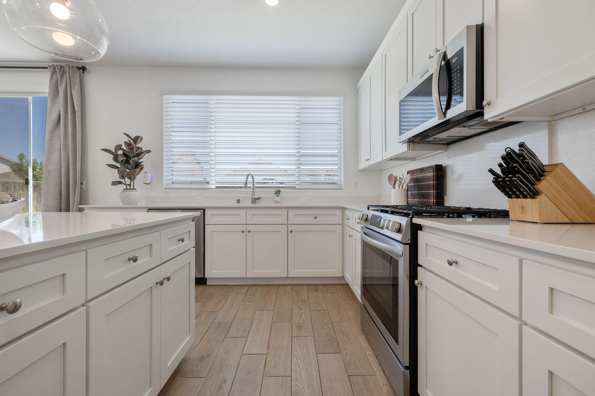 1322 S Palm St, Visalia, CA 93292