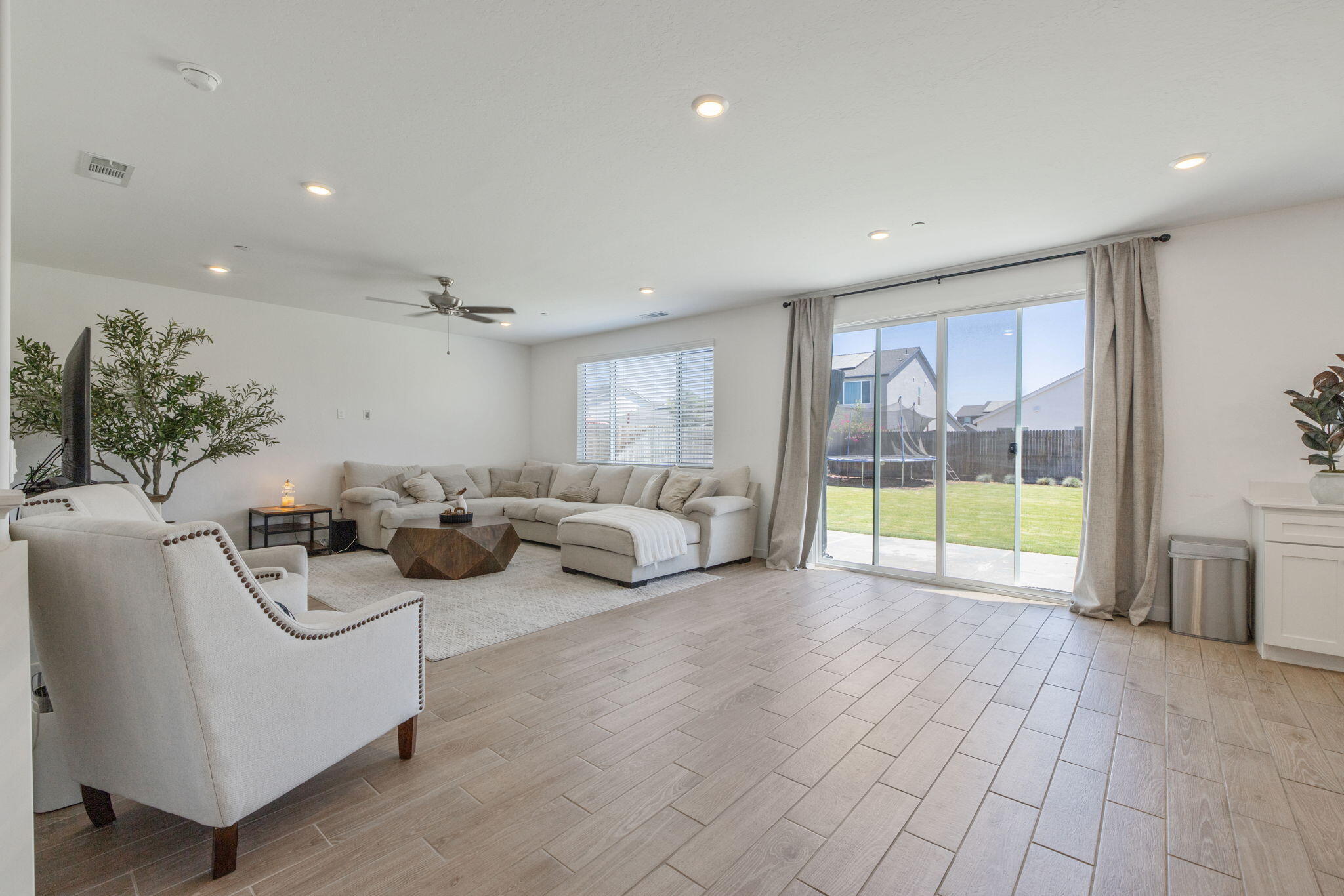 1322 S Palm St, Visalia, CA 93292