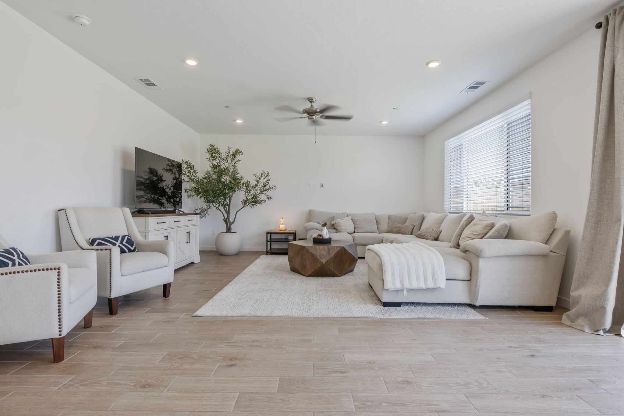 1322 S Palm St, Visalia, CA 93292