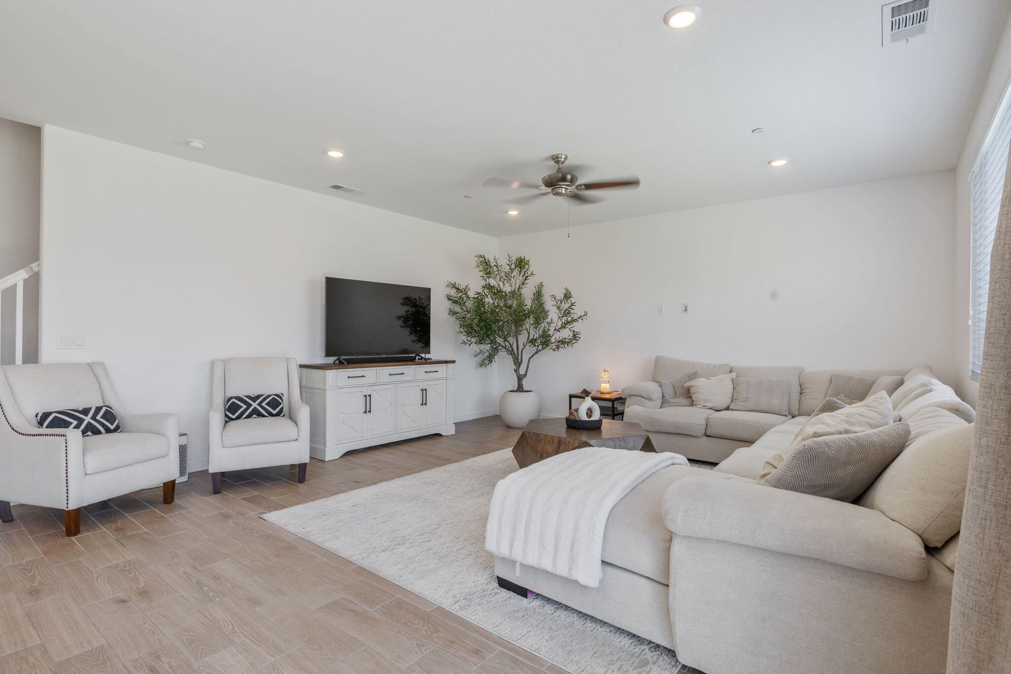 1322 S Palm St, Visalia, CA 93292