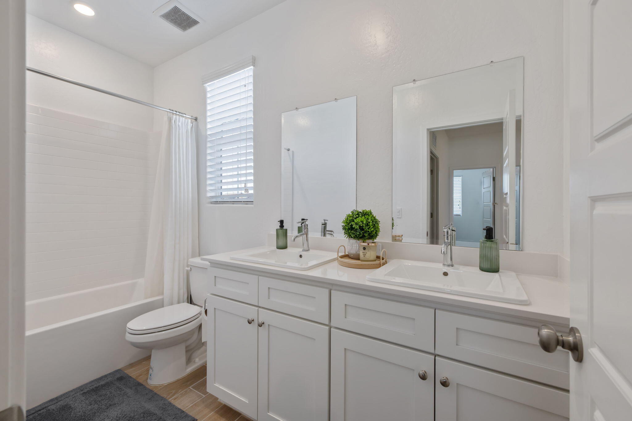 1322 S Palm St, Visalia, CA 93292