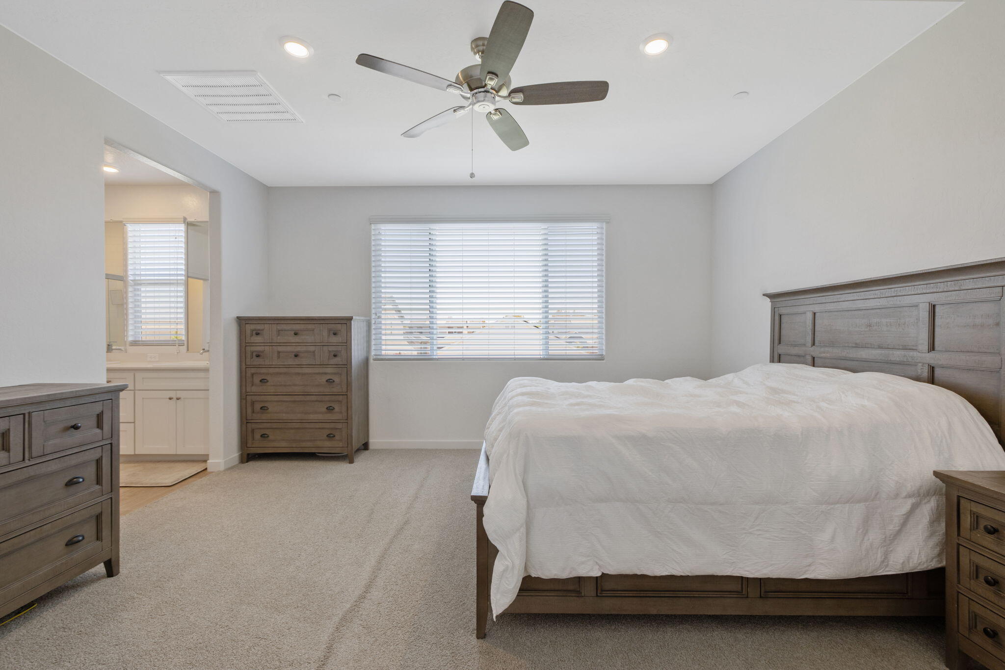 1322 S Palm St, Visalia, CA 93292