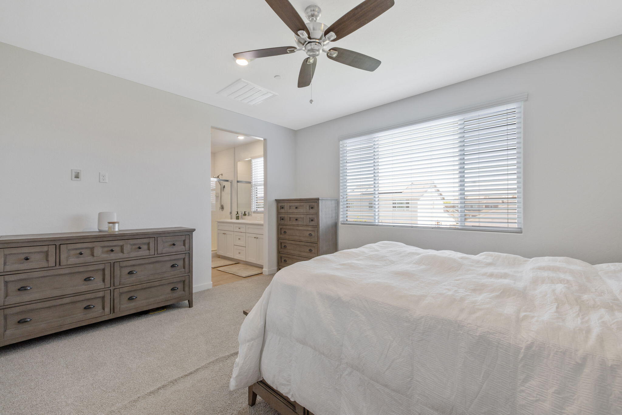 1322 S Palm St, Visalia, CA 93292
