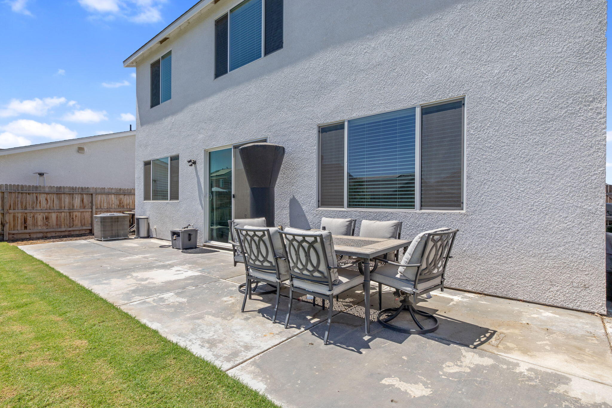 1322 S Palm St, Visalia, CA 93292
