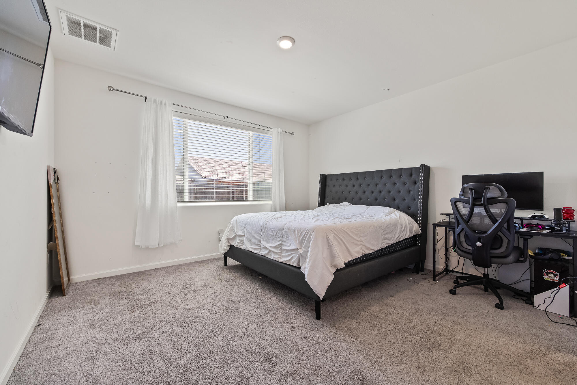 3541 E Laura Ave, Visalia, CA 93292