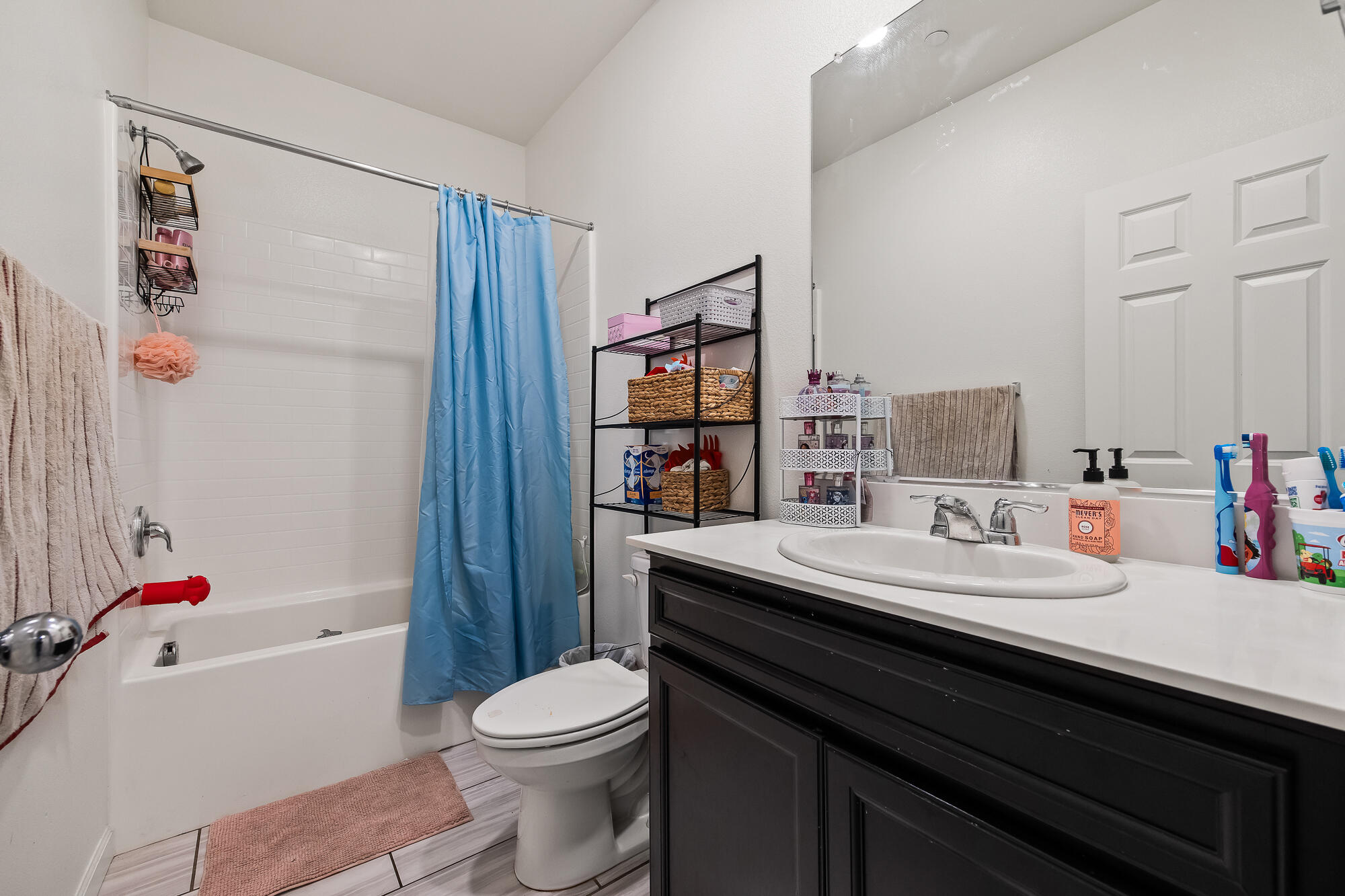 3541 E Laura Ave, Visalia, CA 93292