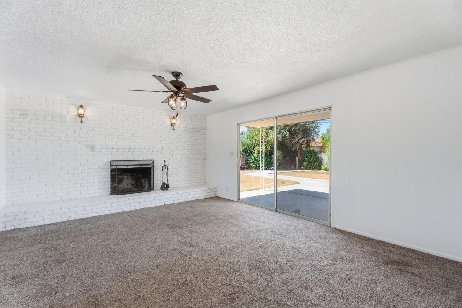 641 E Scott Ave, Fresno, CA 93710