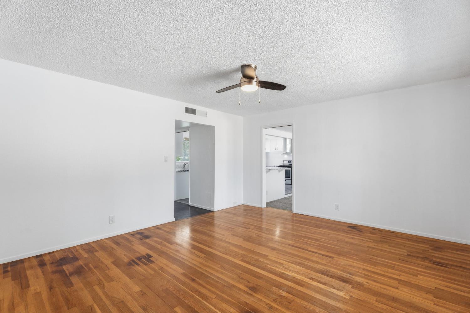 641 E Scott Ave, Fresno, CA 93710