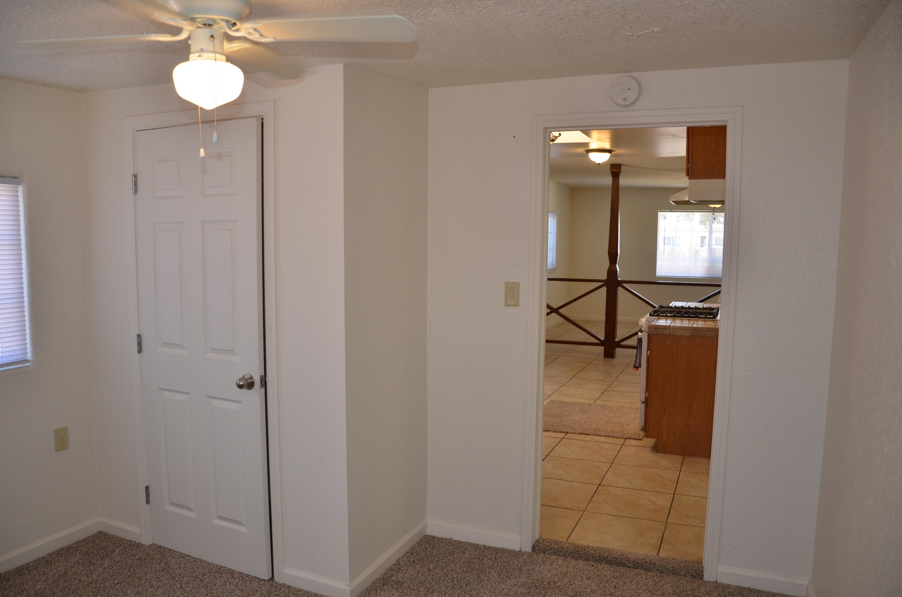 1076 Lincolnwood Cir, Hanford, CA 93230