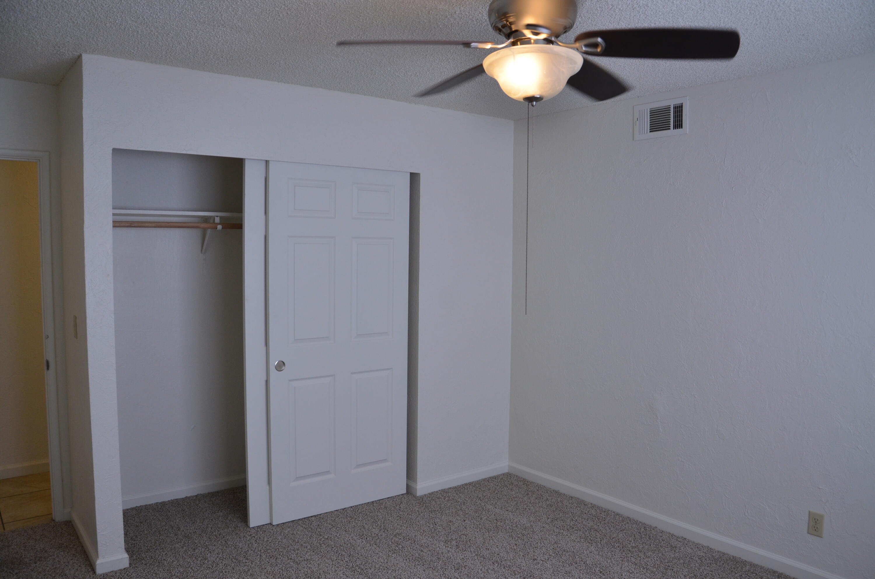 1076 Lincolnwood Cir, Hanford, CA 93230