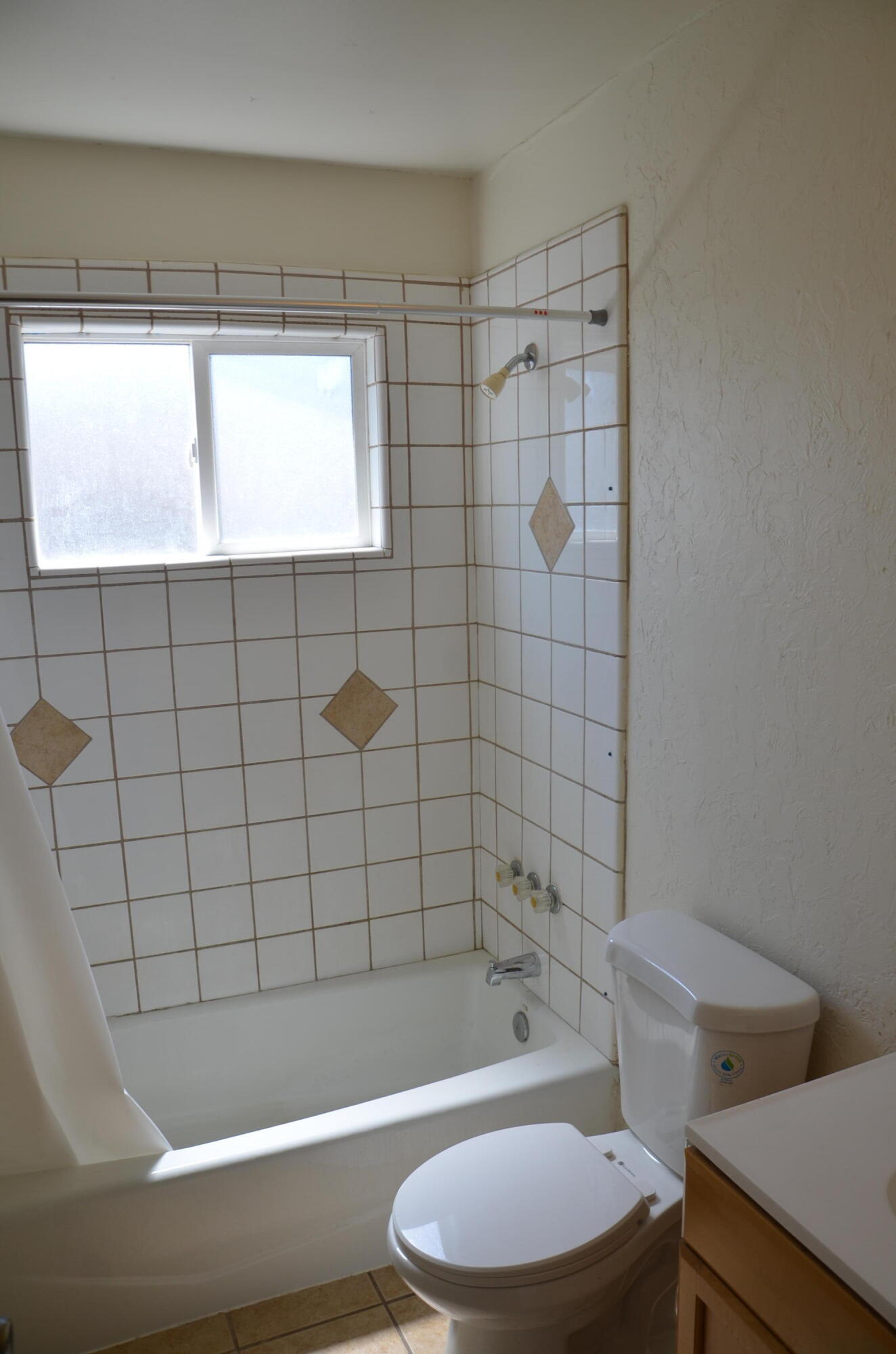 1076 Lincolnwood Cir, Hanford, CA 93230