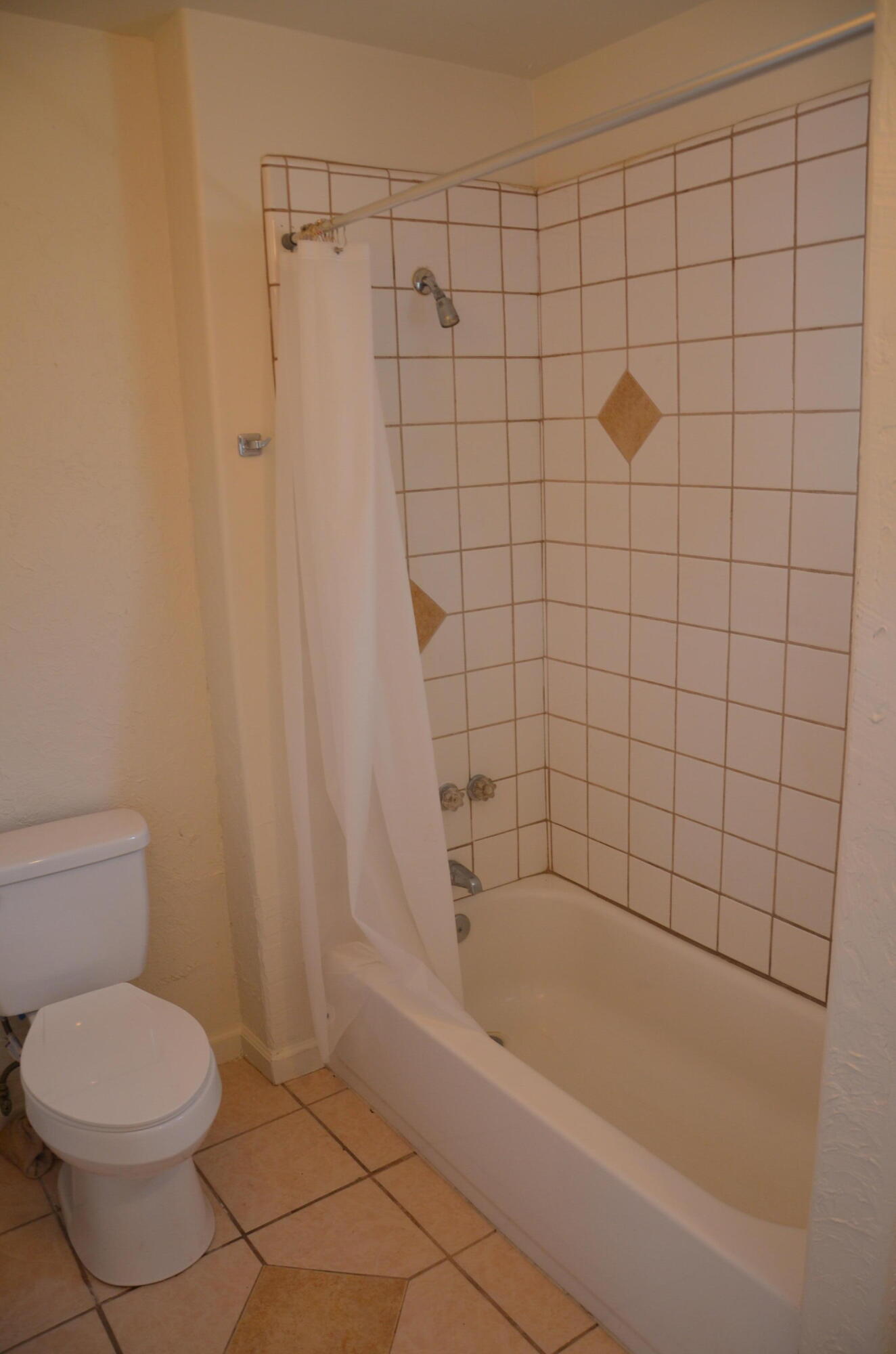 1076 Lincolnwood Cir, Hanford, CA 93230