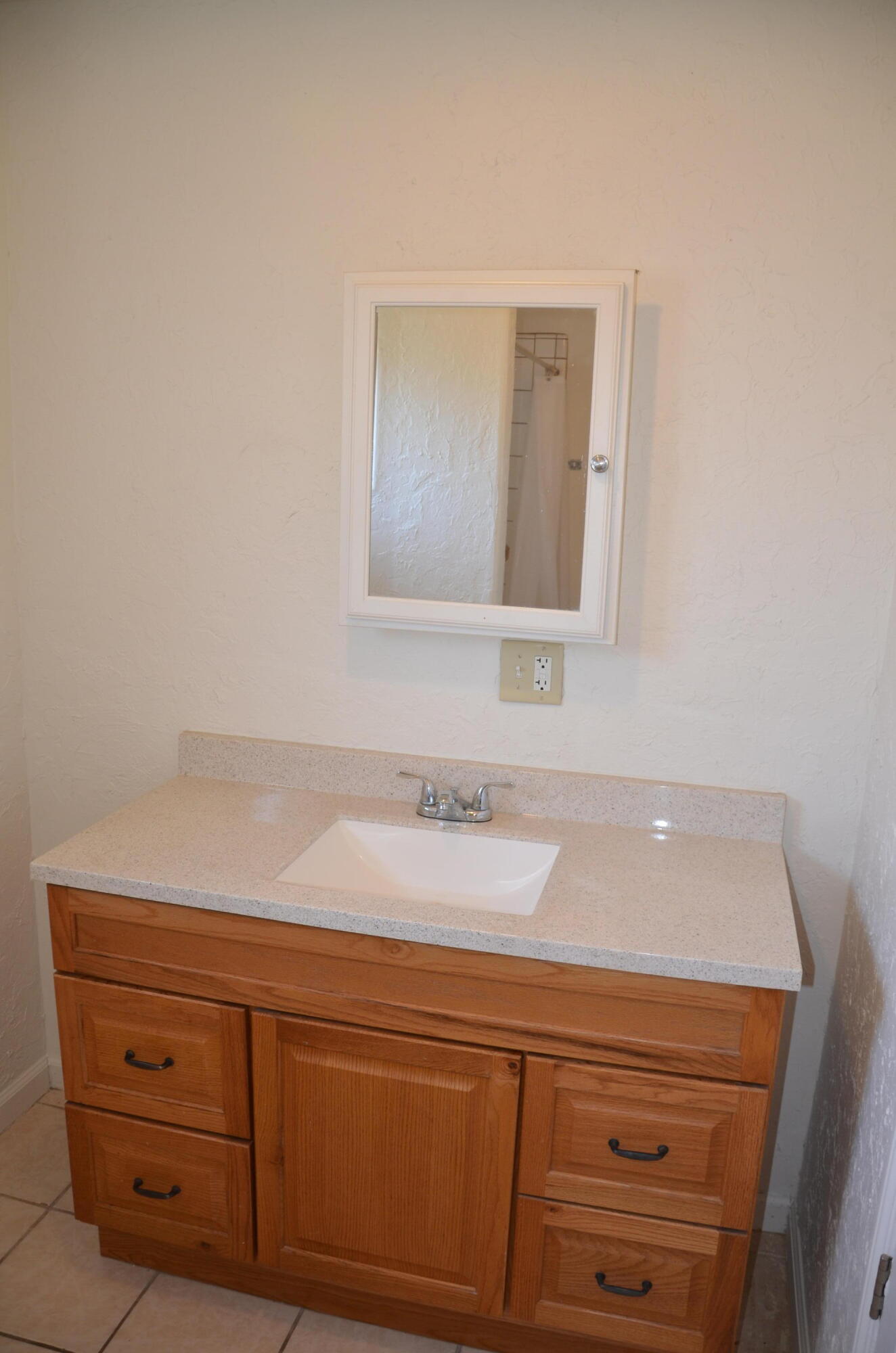1076 Lincolnwood Cir, Hanford, CA 93230