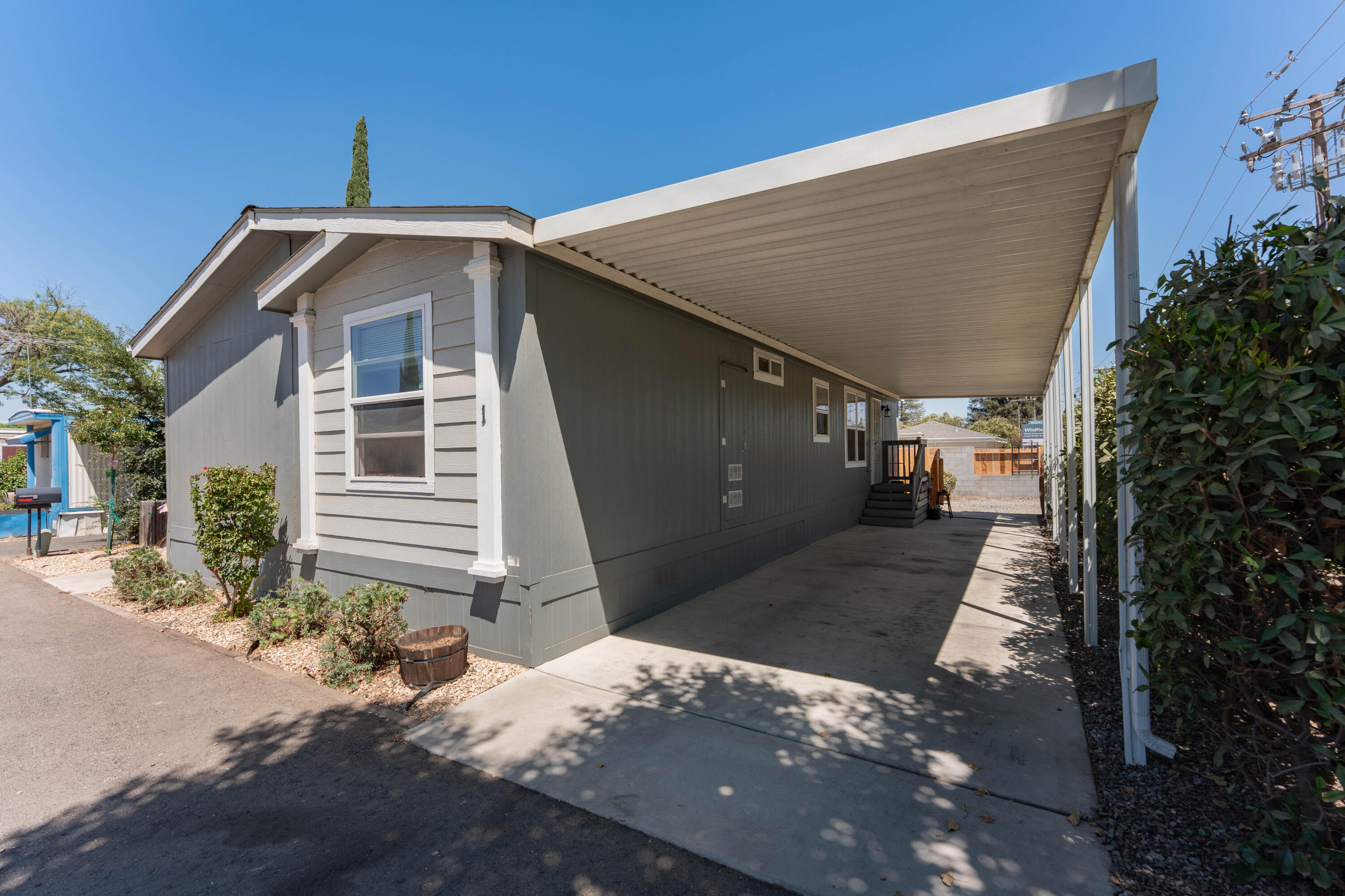 415 N Akers St #1, Visalia, CA 93291